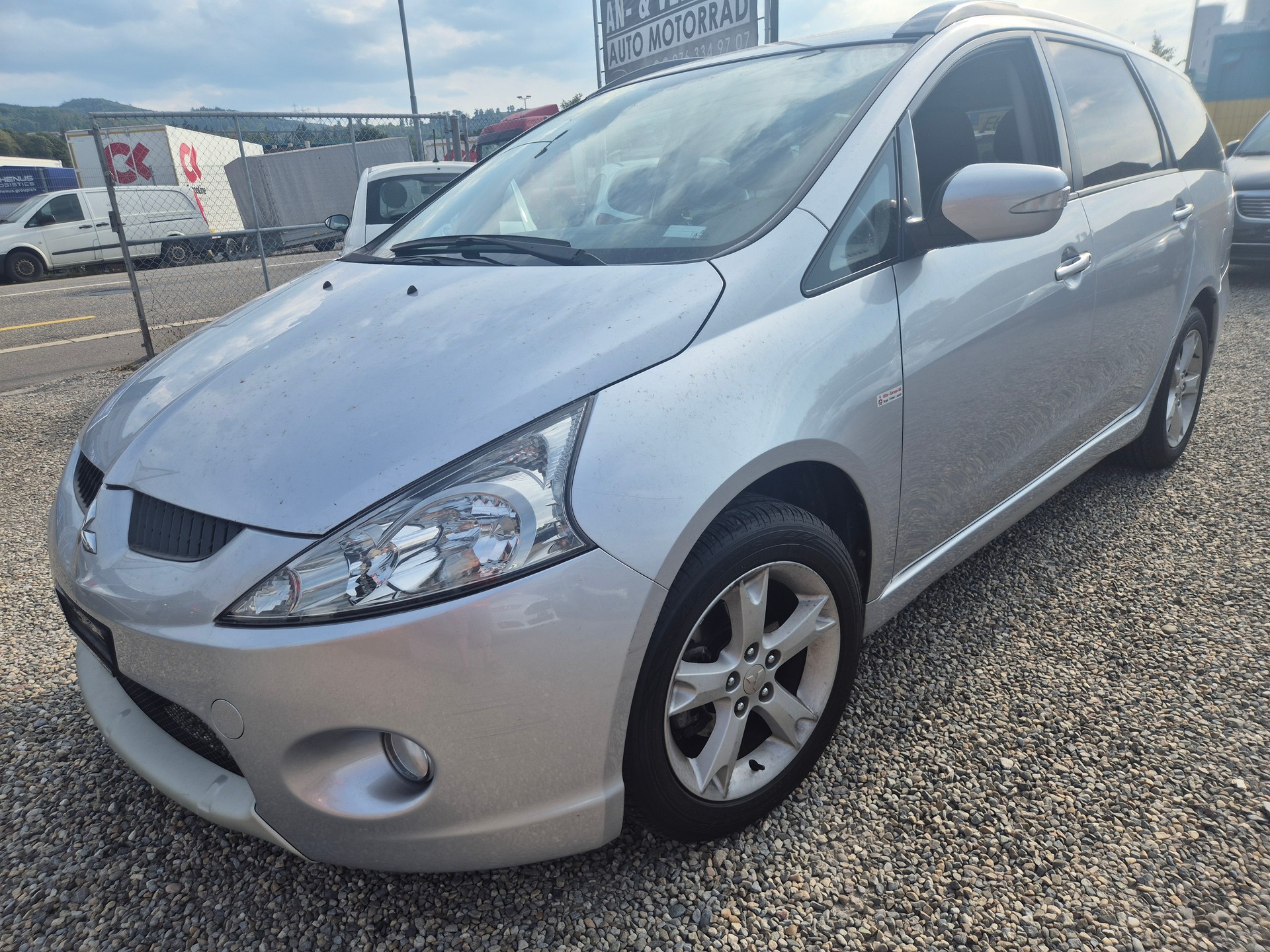 MITSUBISHI GRANDIS-image-0