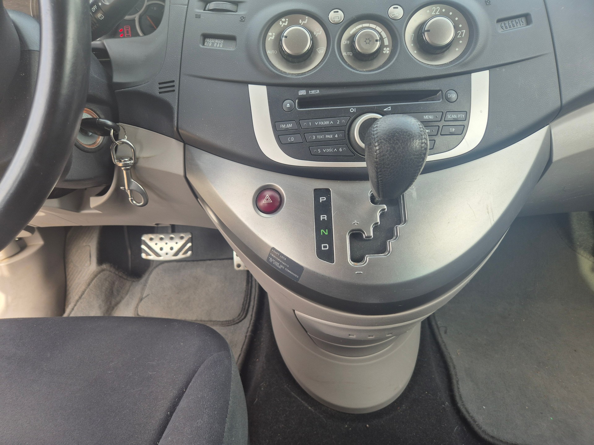 MITSUBISHI GRANDIS-image-11