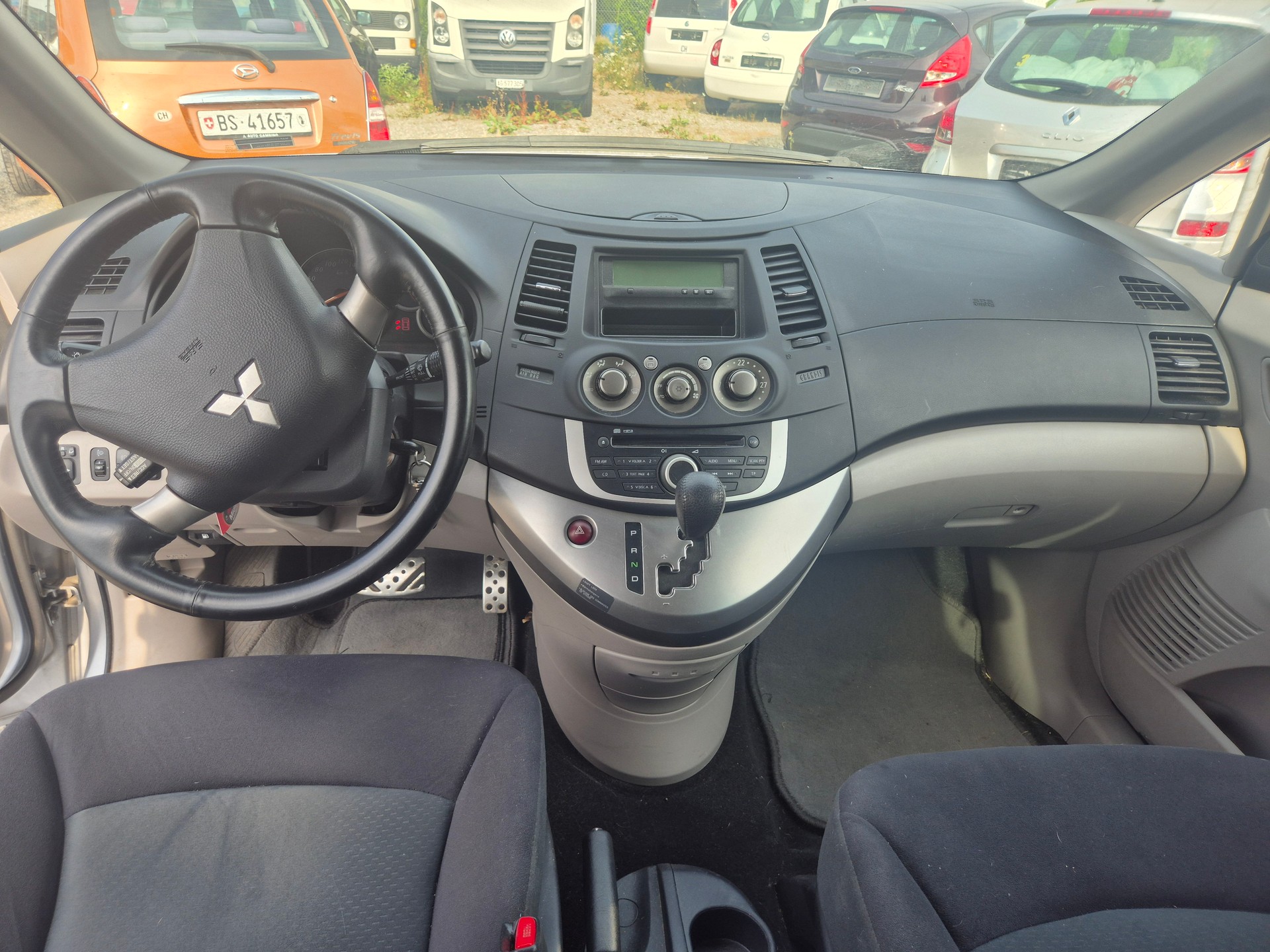 MITSUBISHI GRANDIS-image-10