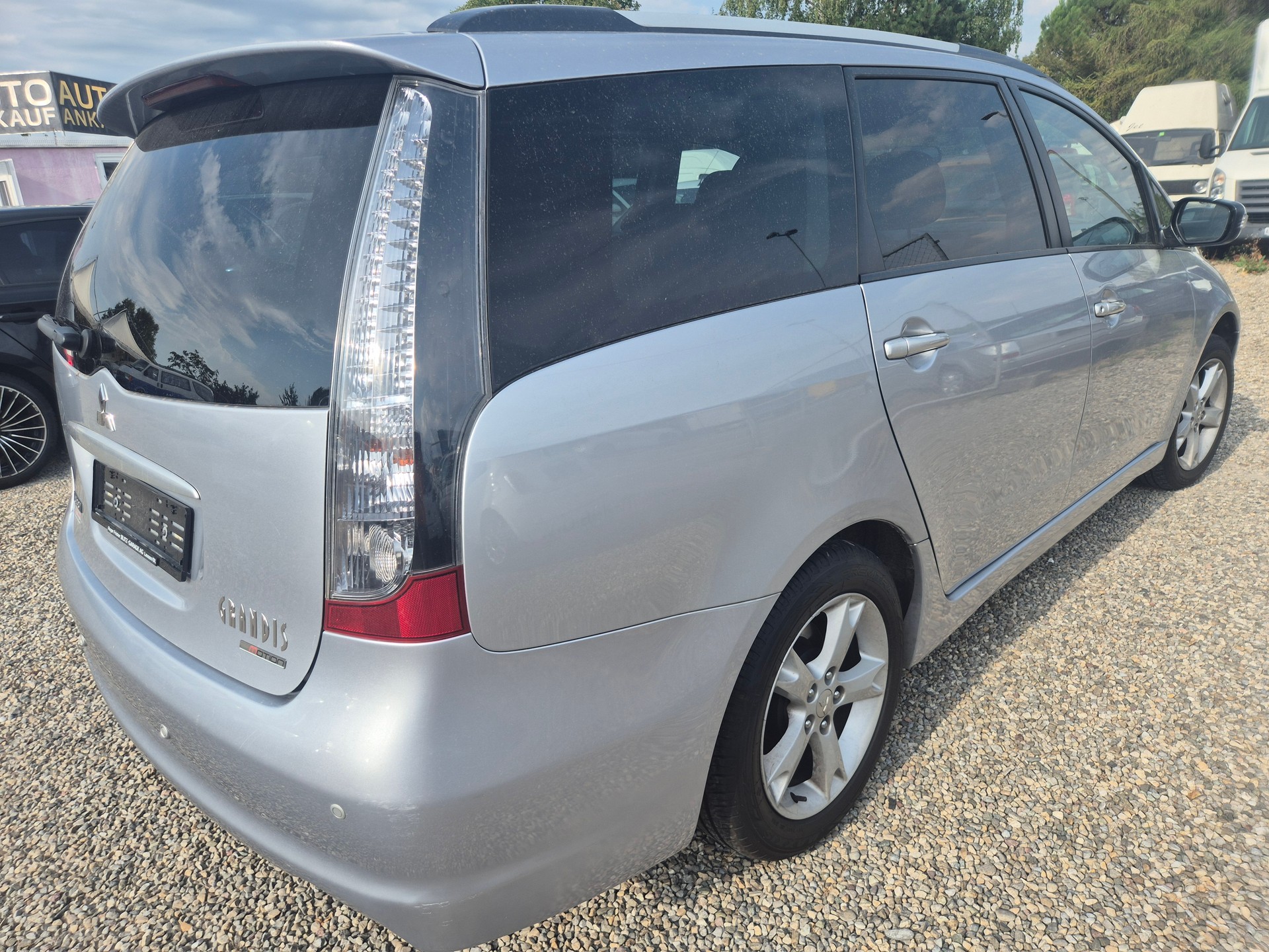 MITSUBISHI GRANDIS-image-4