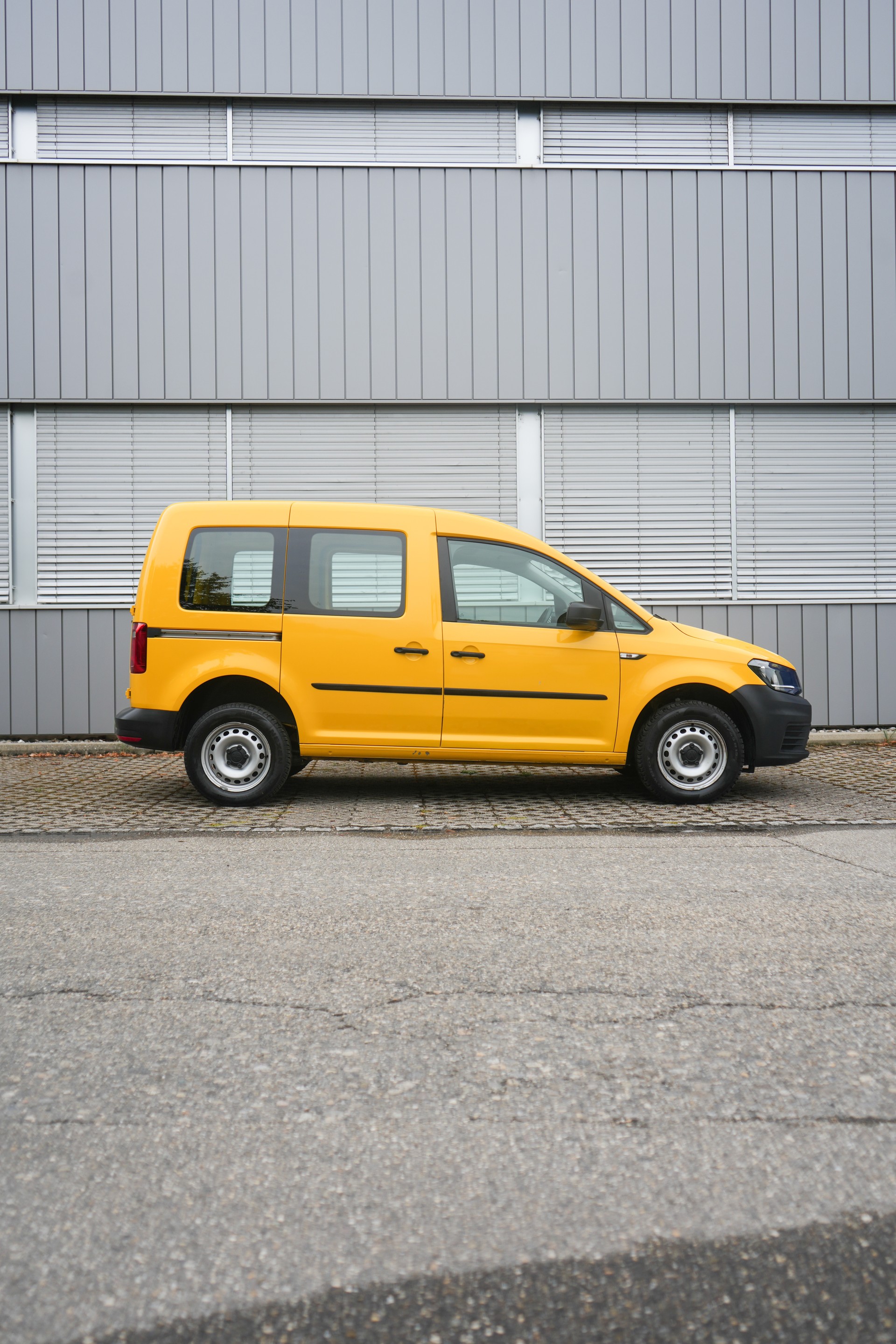 VW Caddy 2.0TDI 4Motion BlueMotion Technology-image-4