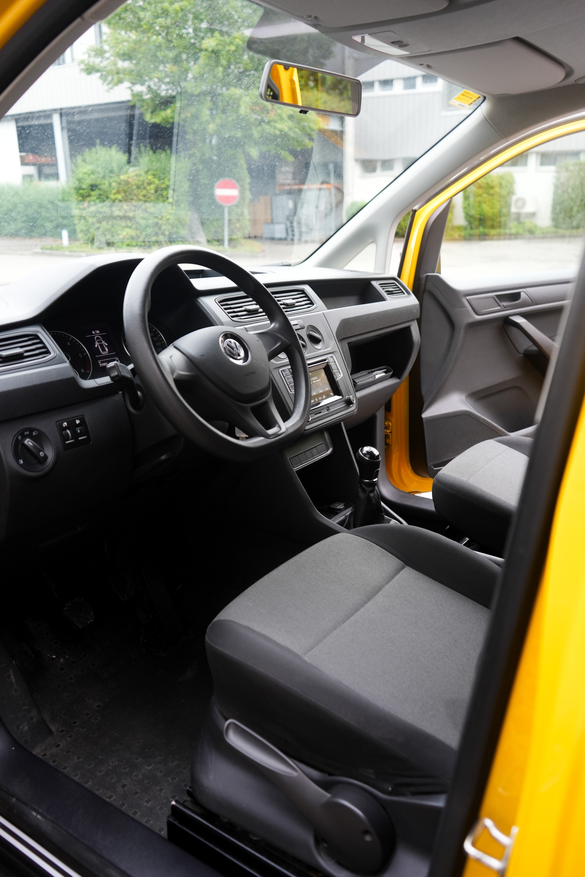 VW Caddy 2.0TDI 4Motion BlueMotion Technology-image-9