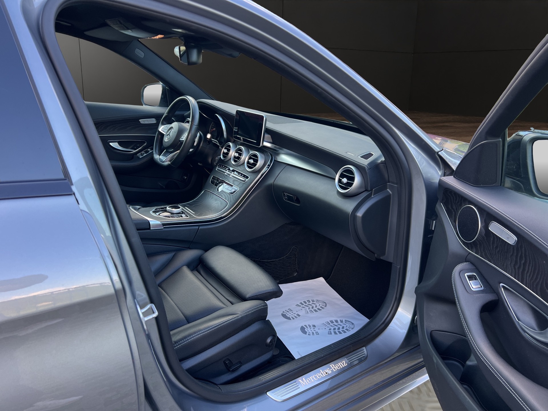 MERCEDES-BENZ C 250 d AMG Line 4Matic 9G-Tronic-image-12