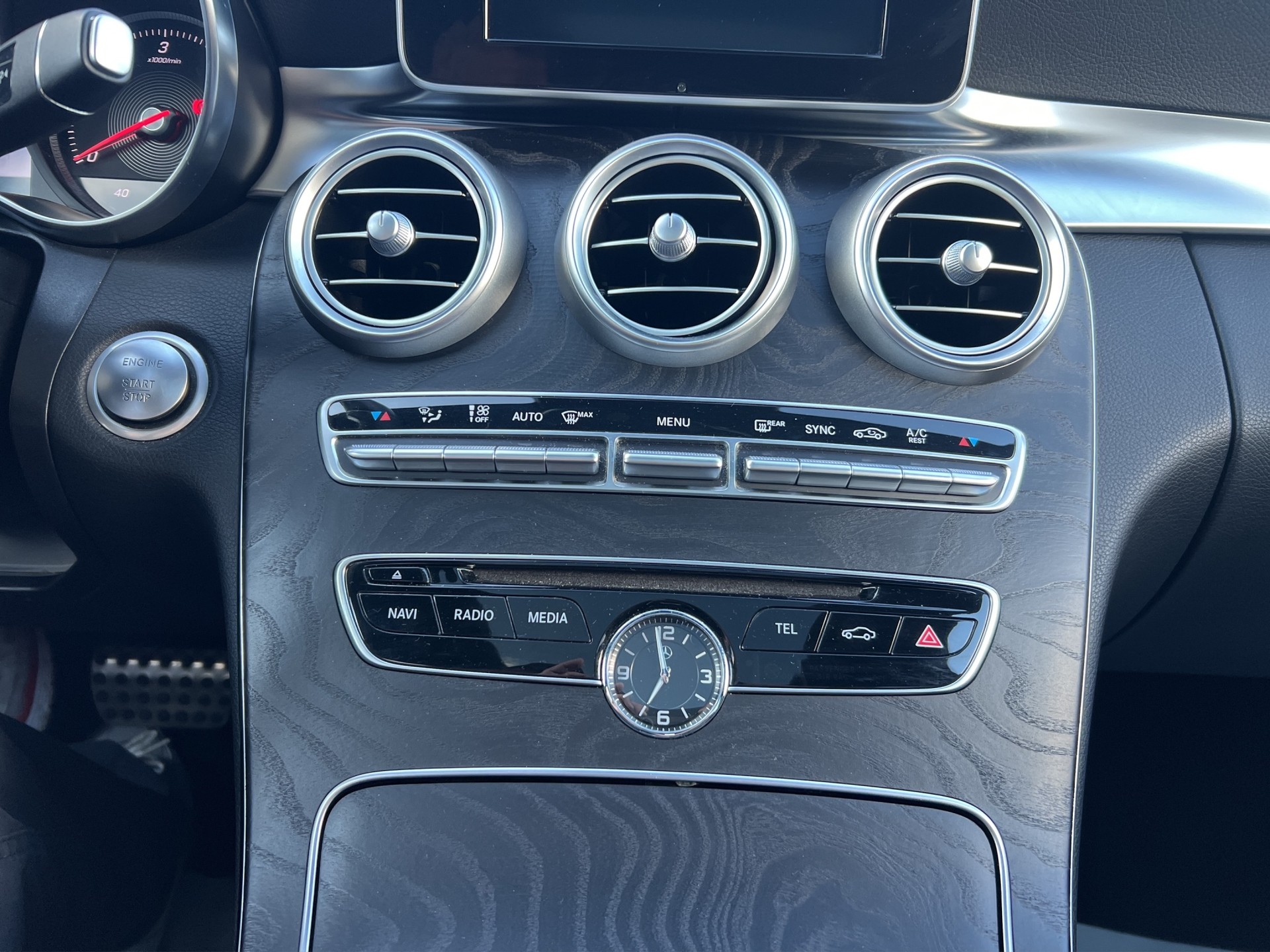 MERCEDES-BENZ C 250 d AMG Line 4Matic 9G-Tronic-image-15