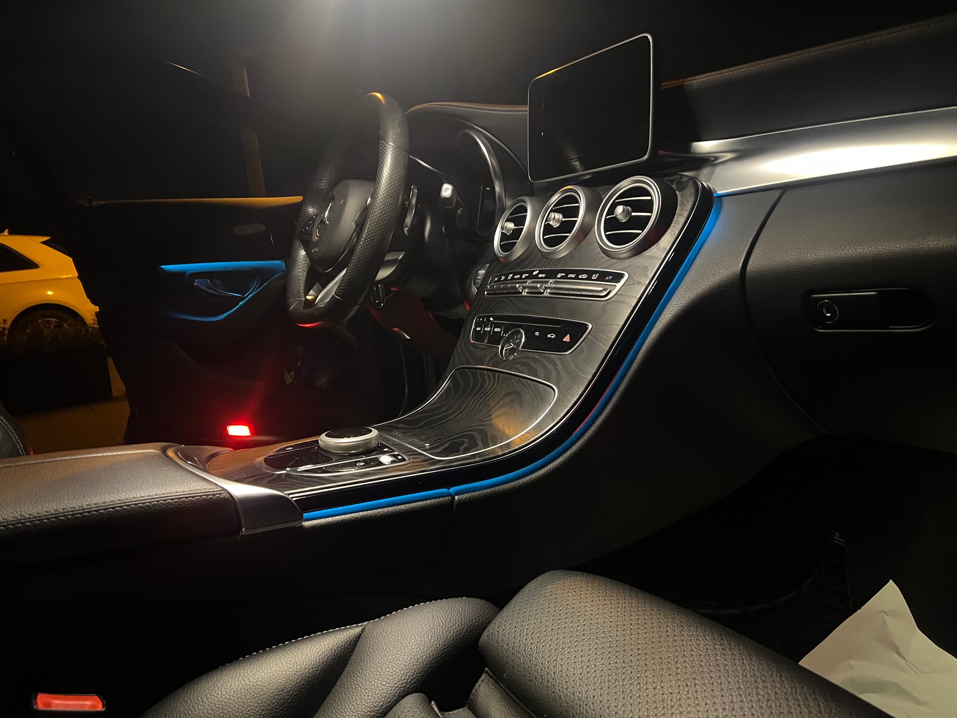 MERCEDES-BENZ C 250 d AMG Line 4Matic 9G-Tronic-image-7