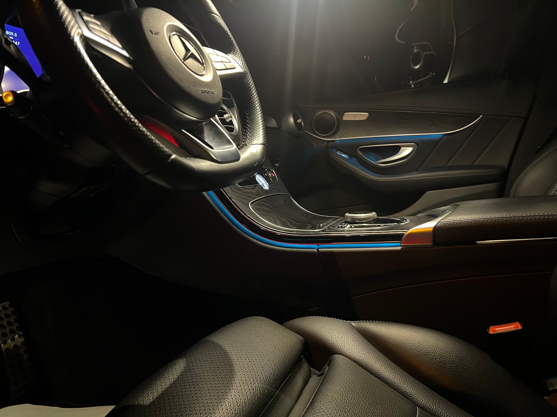 MERCEDES-BENZ C 250 d AMG Line 4Matic 9G-Tronic-image-8