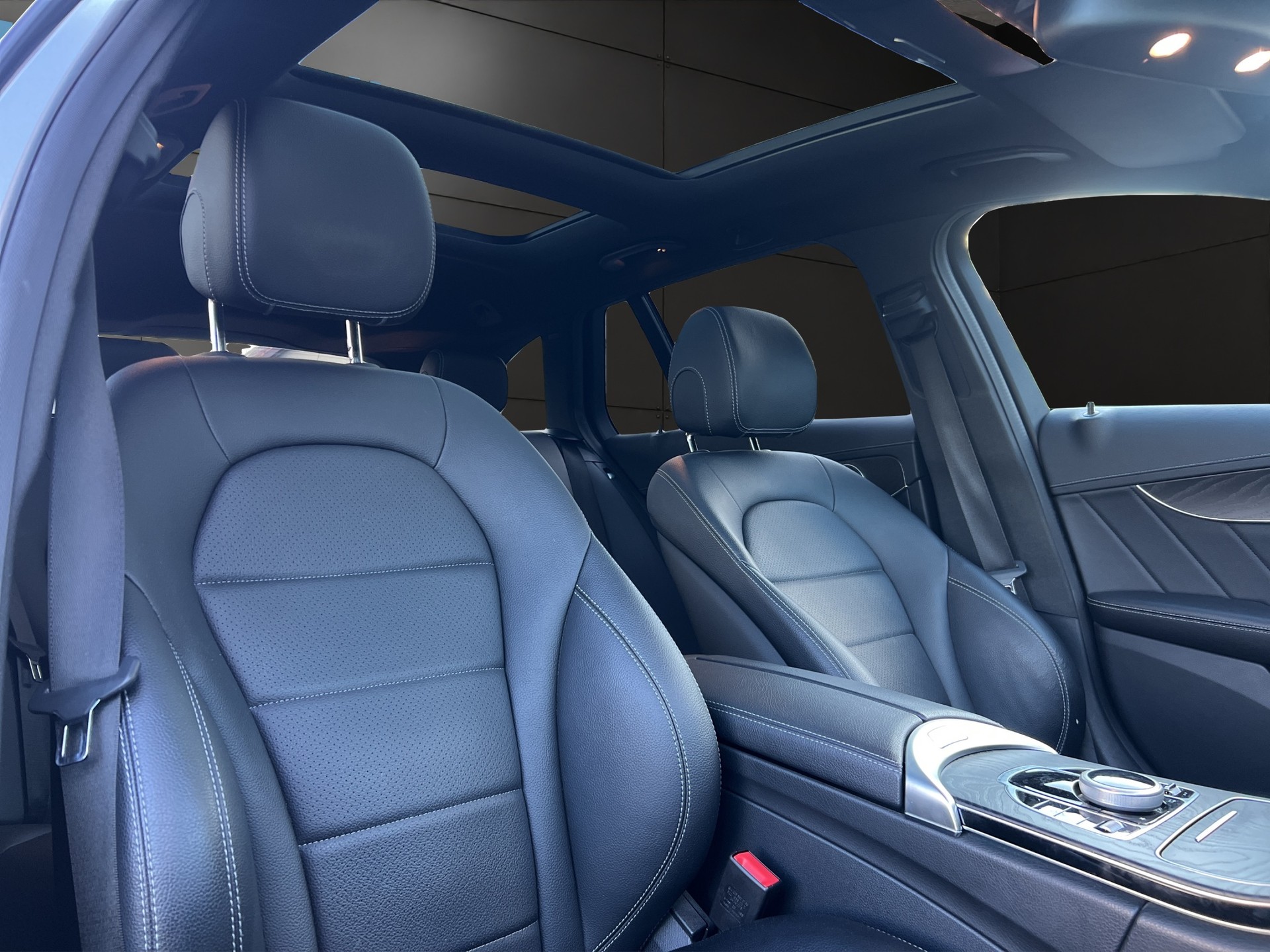 MERCEDES-BENZ C 250 d AMG Line 4Matic 9G-Tronic-image-14