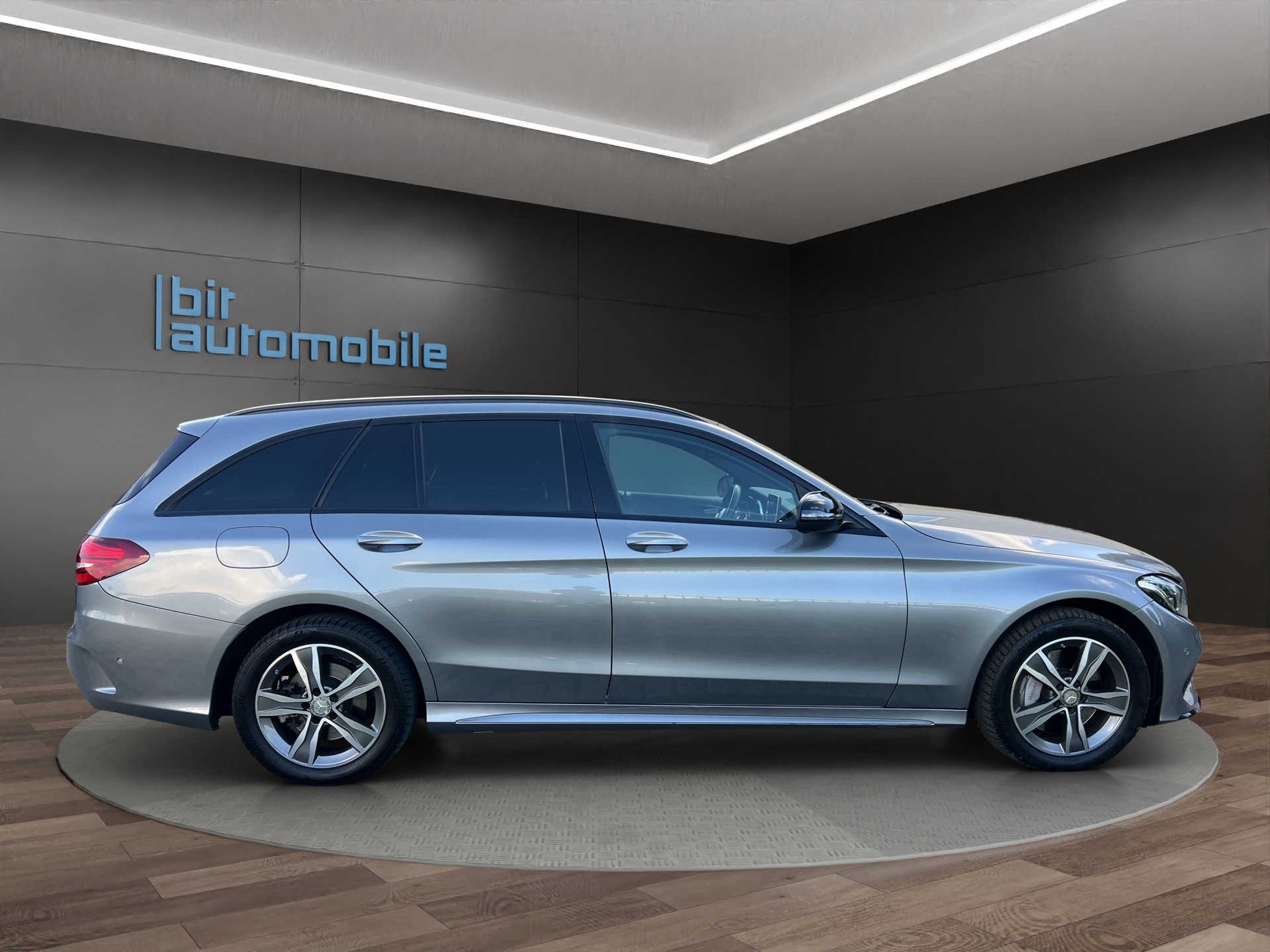 MERCEDES-BENZ C 250 d AMG Line 4Matic 9G-Tronic-image-10