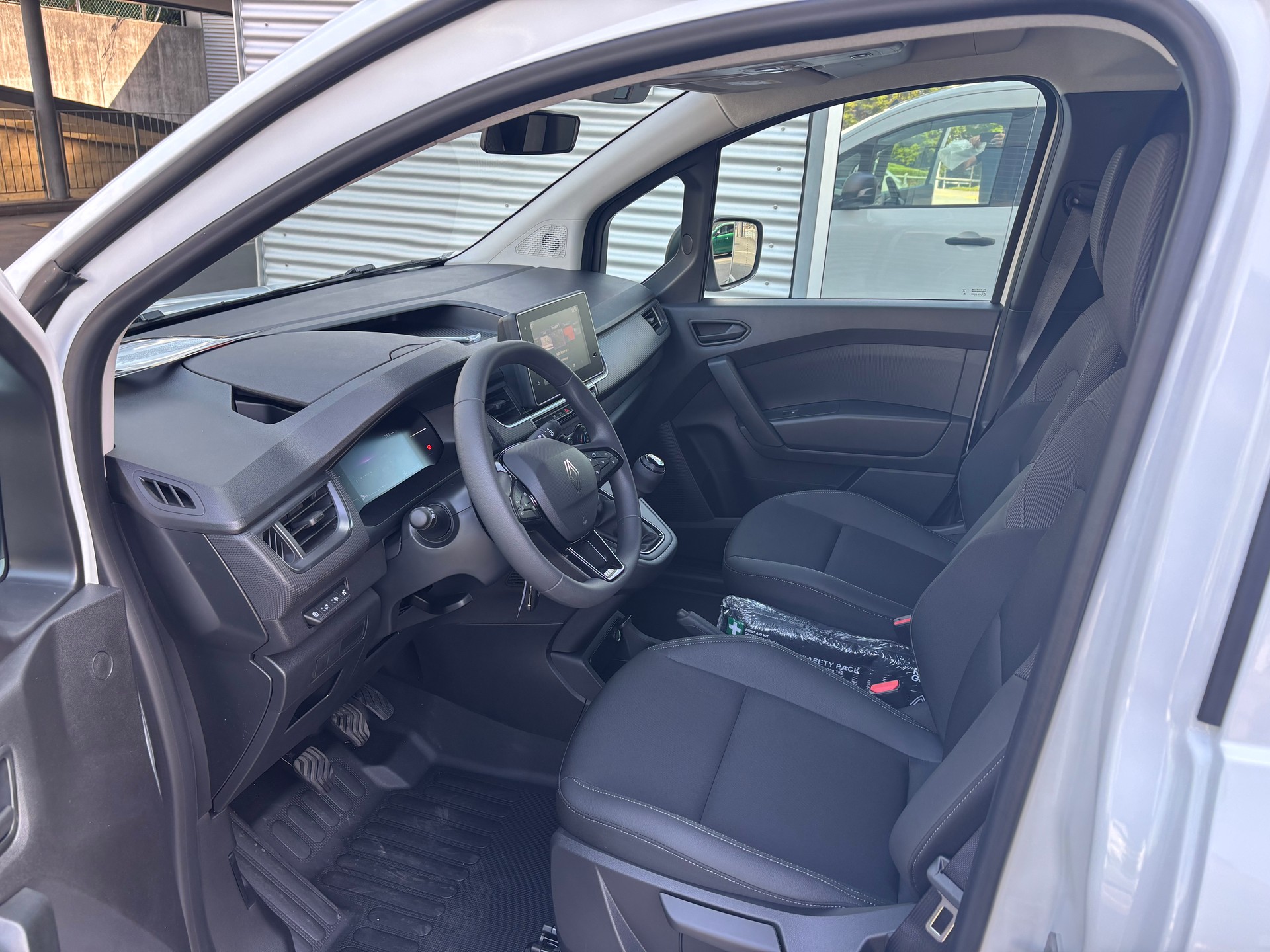 RENAULT Kangoo Van Extra TCE 130-image-9