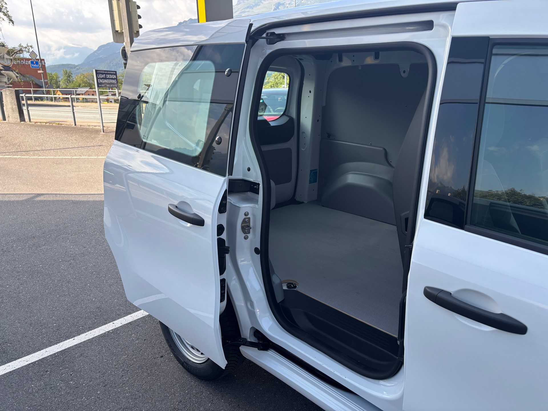 RENAULT Kangoo Van Extra TCE 130-image-8