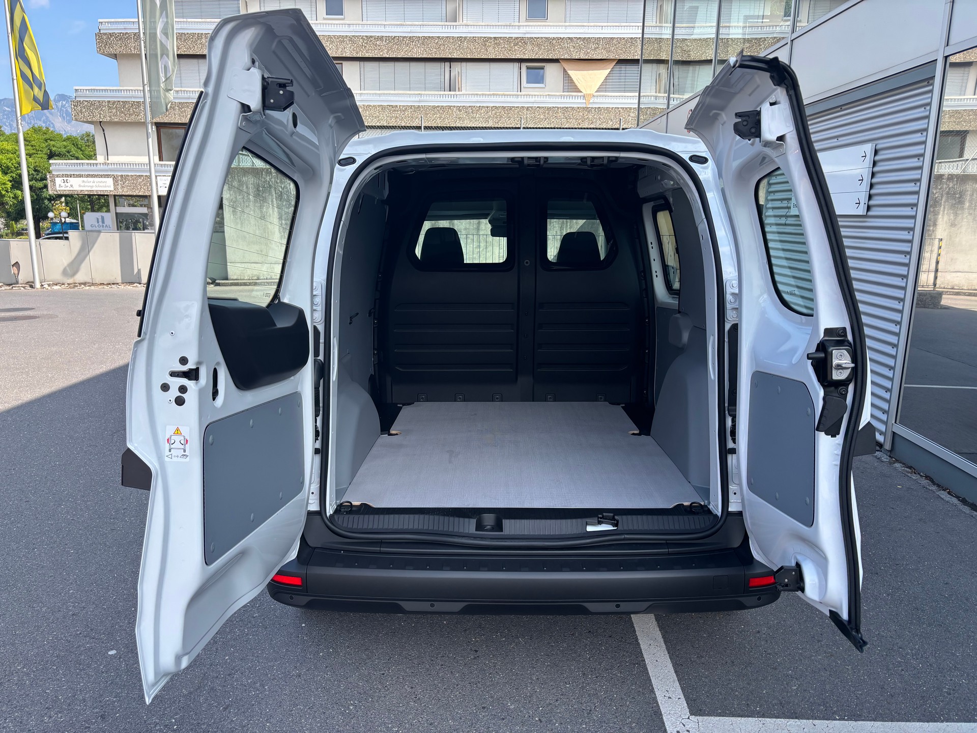 RENAULT Kangoo Van Extra TCE 130-image-6