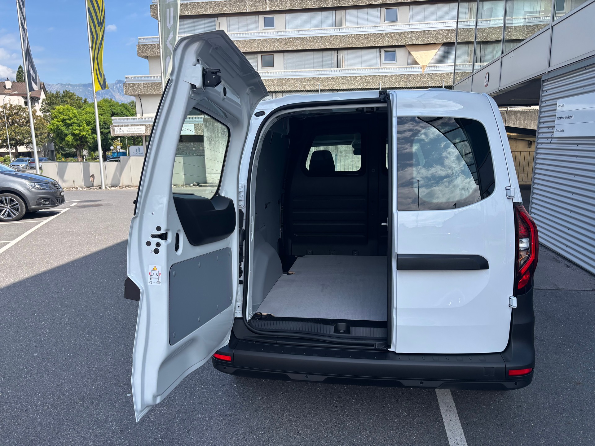 RENAULT Kangoo Van Extra TCE 130-image-7
