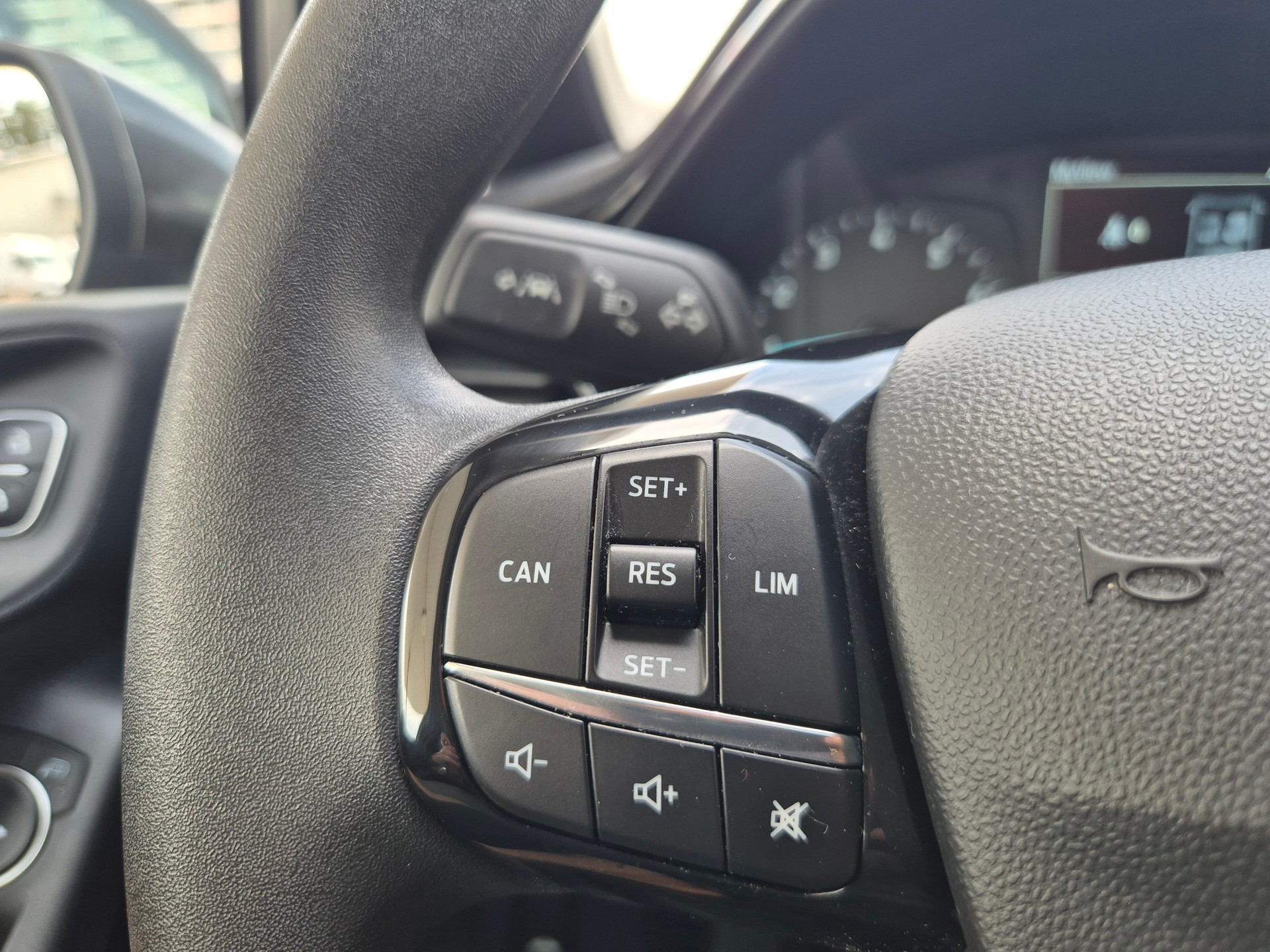 FORD Fiesta 1.0 SCTi Titanium-image-9