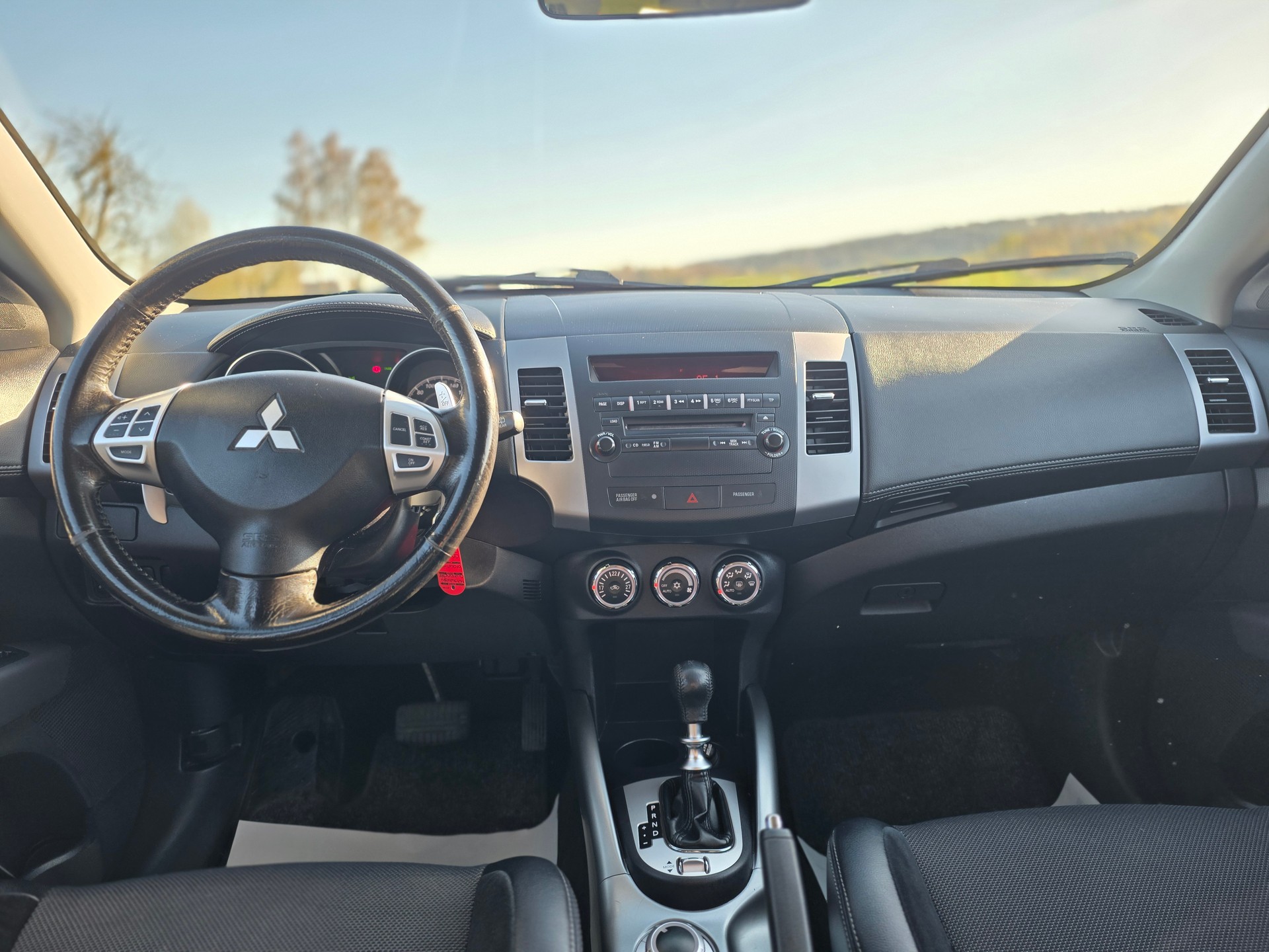 MITSUBISHI Outlander 2.2 DID Navigator 4WD TC-SST-image-10
