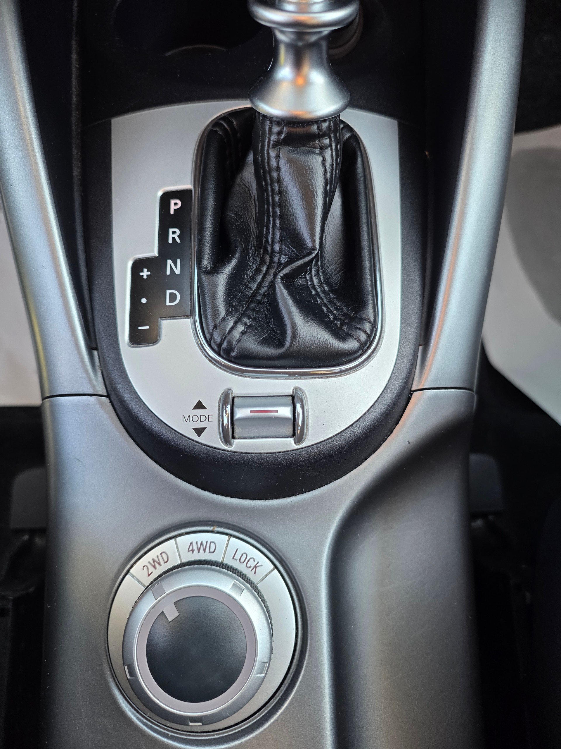MITSUBISHI Outlander 2.2 DID Navigator 4WD TC-SST-image-15