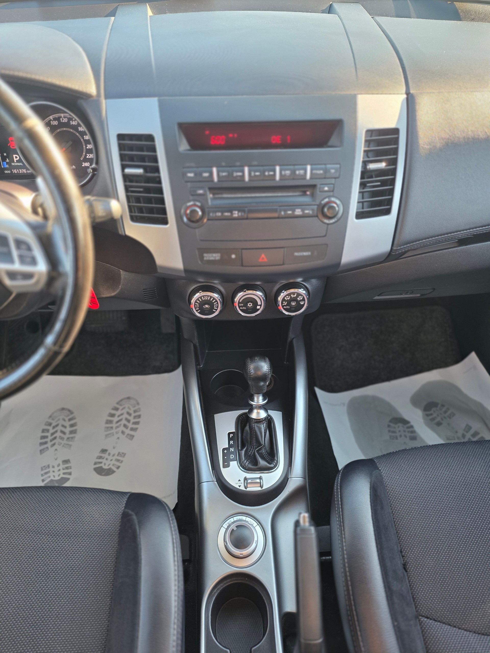 MITSUBISHI Outlander 2.2 DID Navigator 4WD TC-SST-image-12