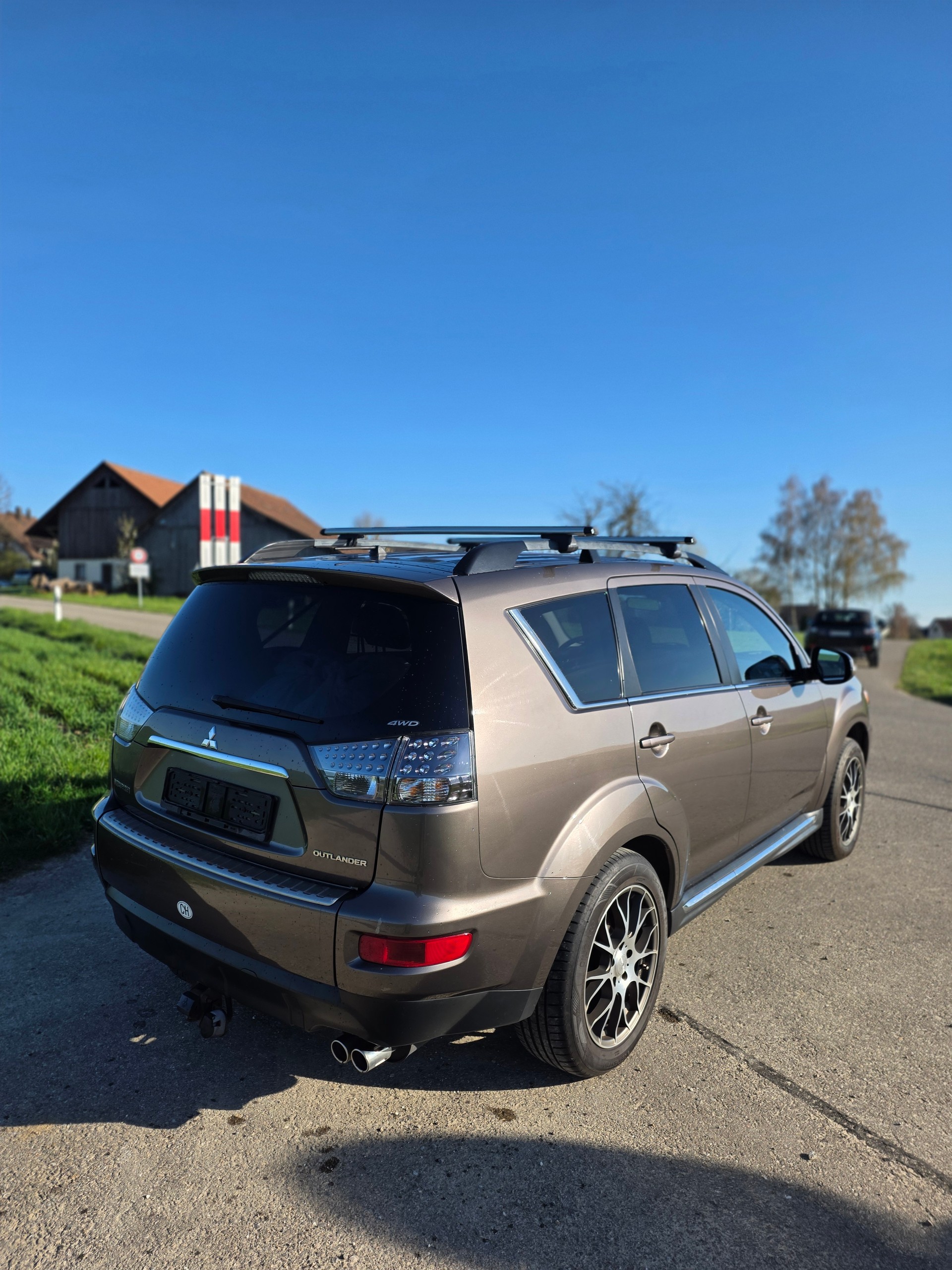 MITSUBISHI Outlander 2.2 DID Navigator 4WD TC-SST-image-3