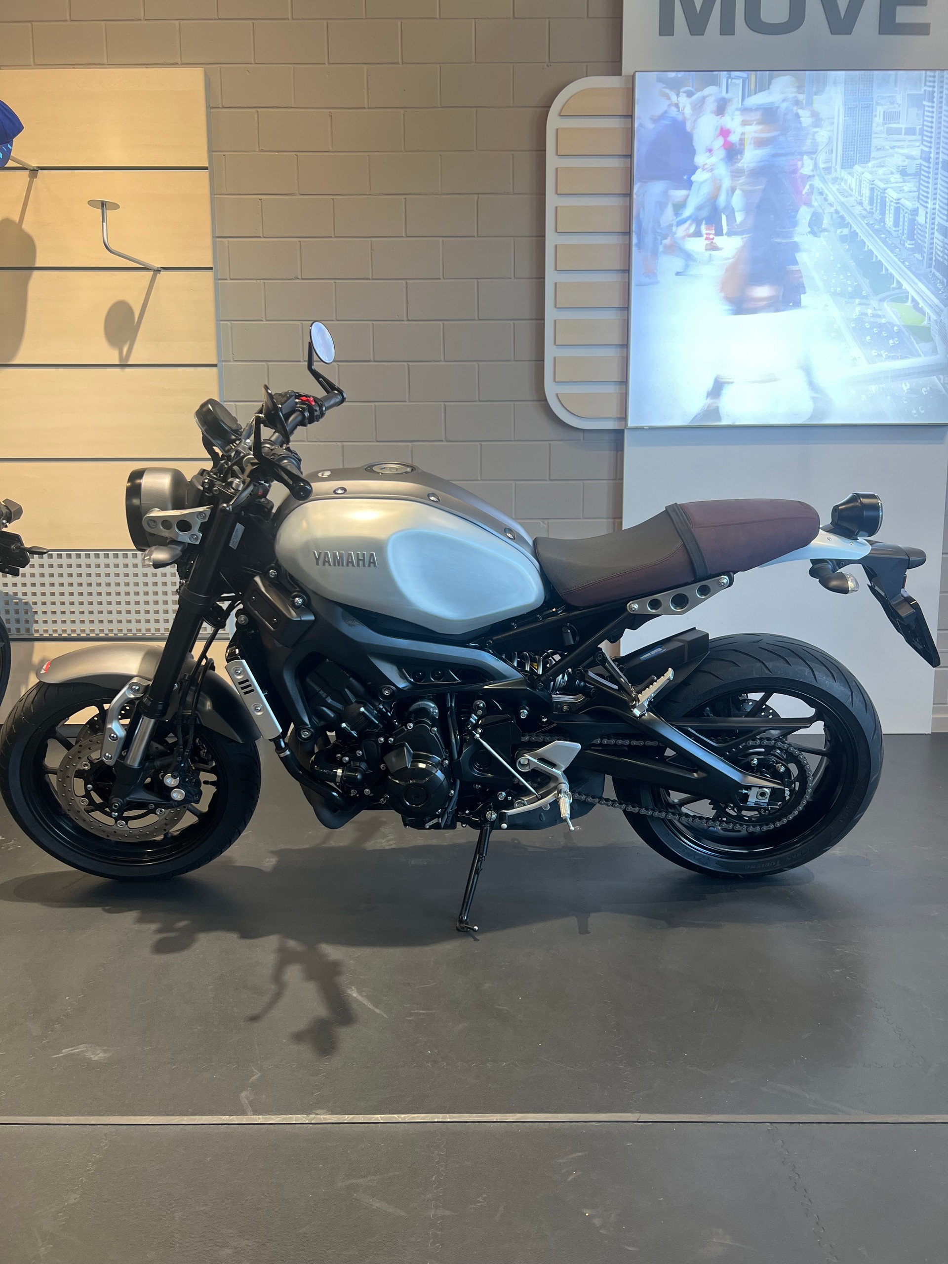 YAMAHA XSR 900-image-2