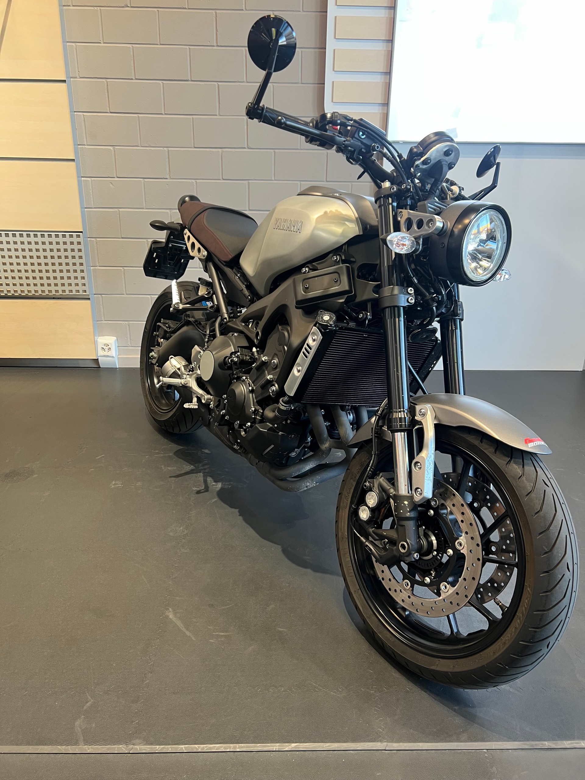 YAMAHA XSR 900-image-3