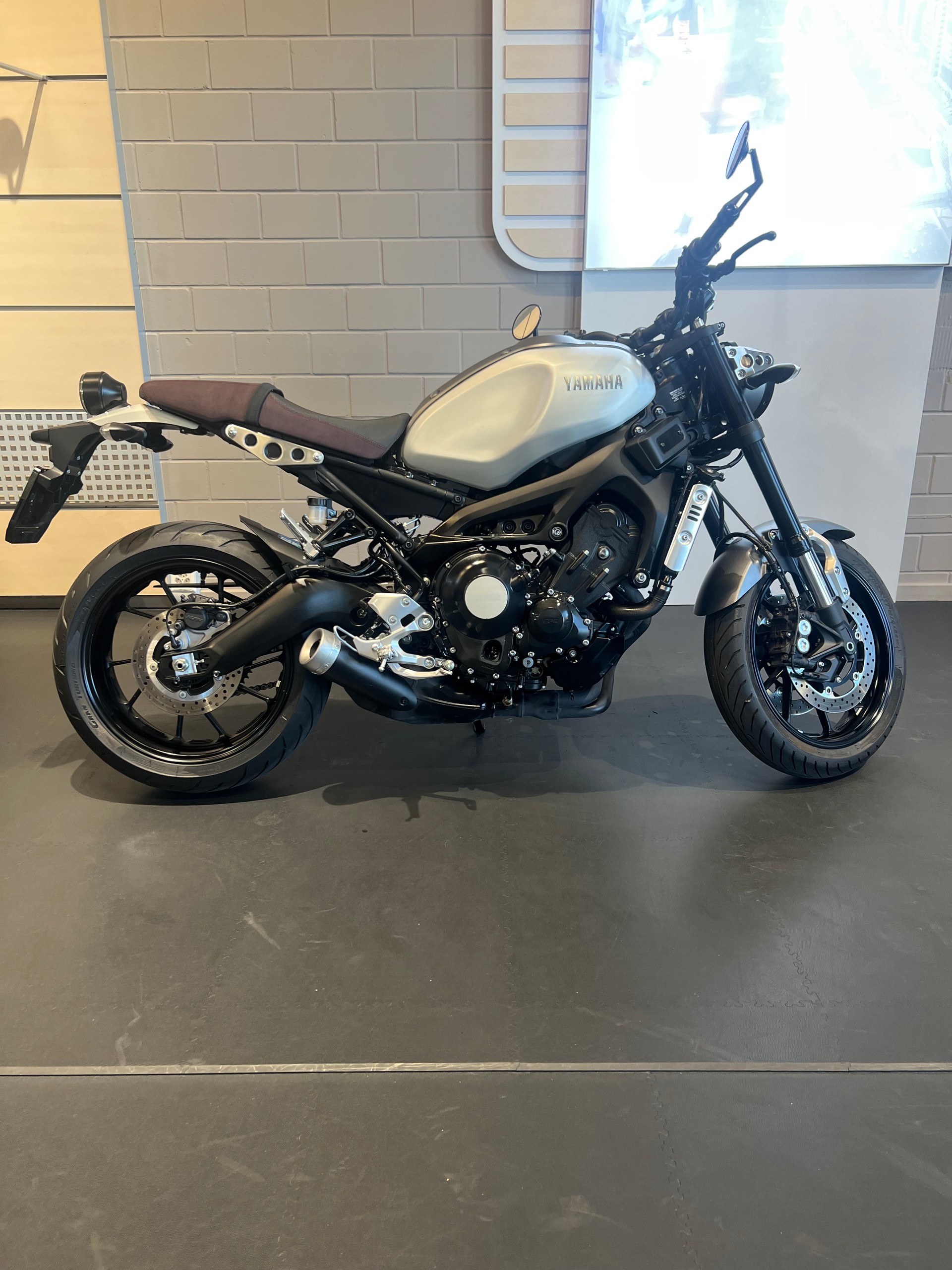 YAMAHA XSR 900
