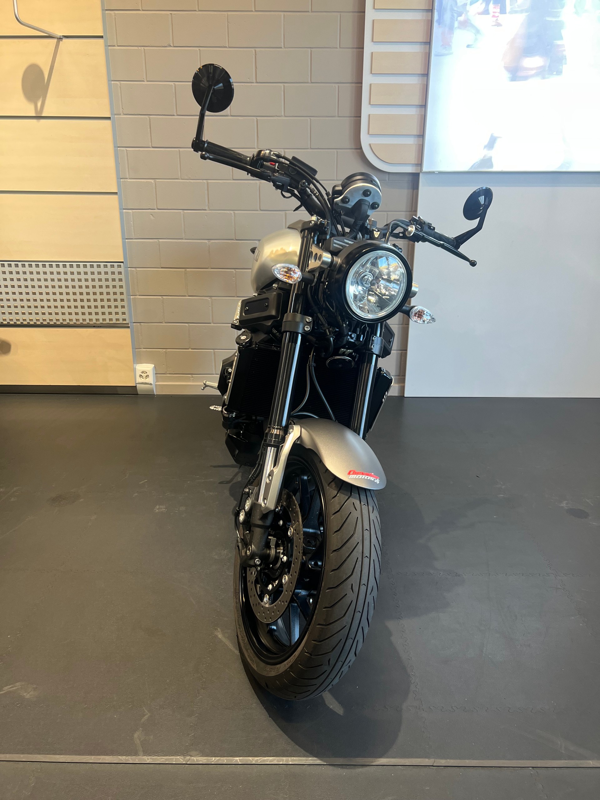 YAMAHA XSR 900-image-1