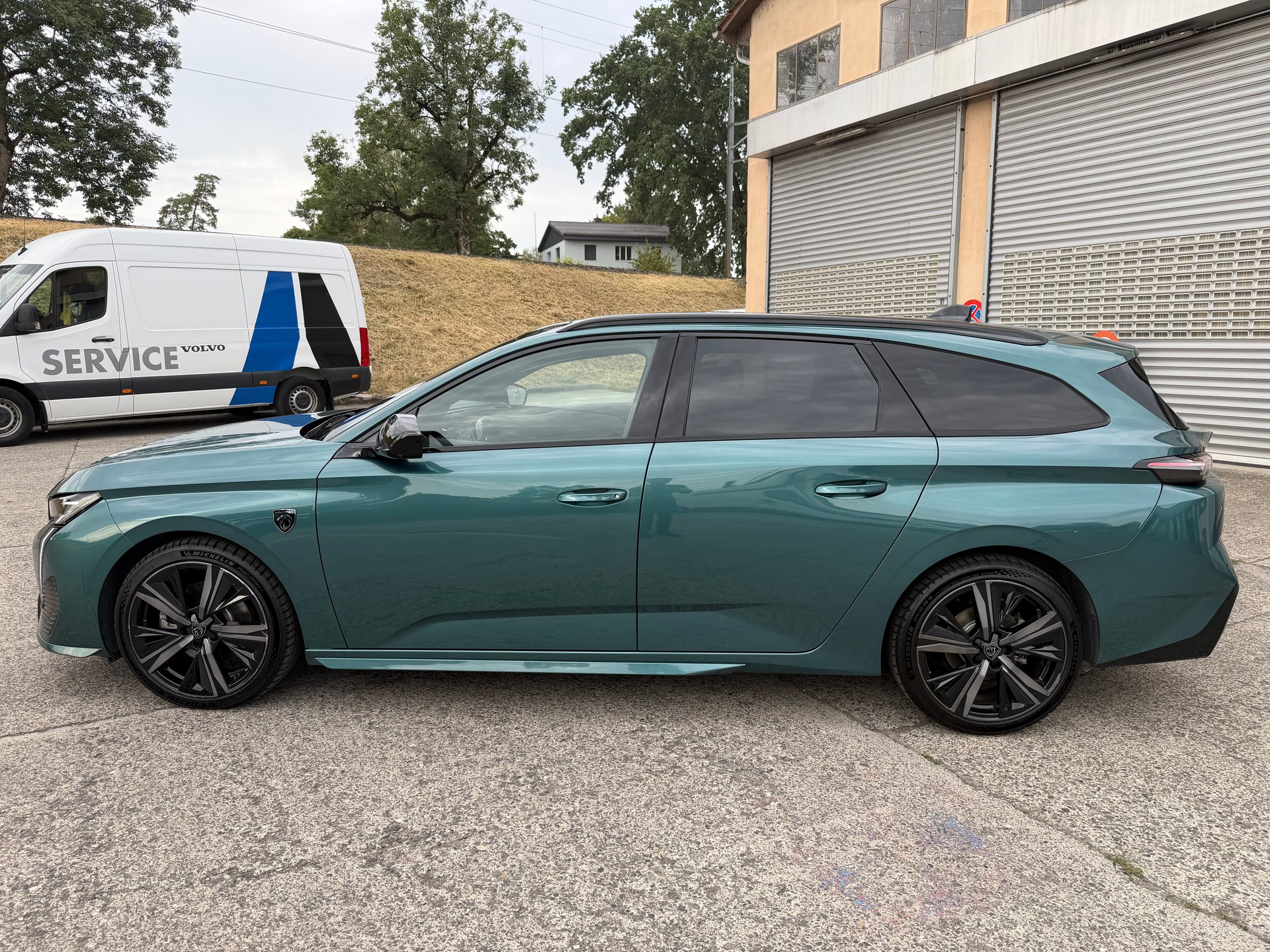 PEUGEOT 308 SW 1.2 Pure Tech GT Pack EAT8-image-1