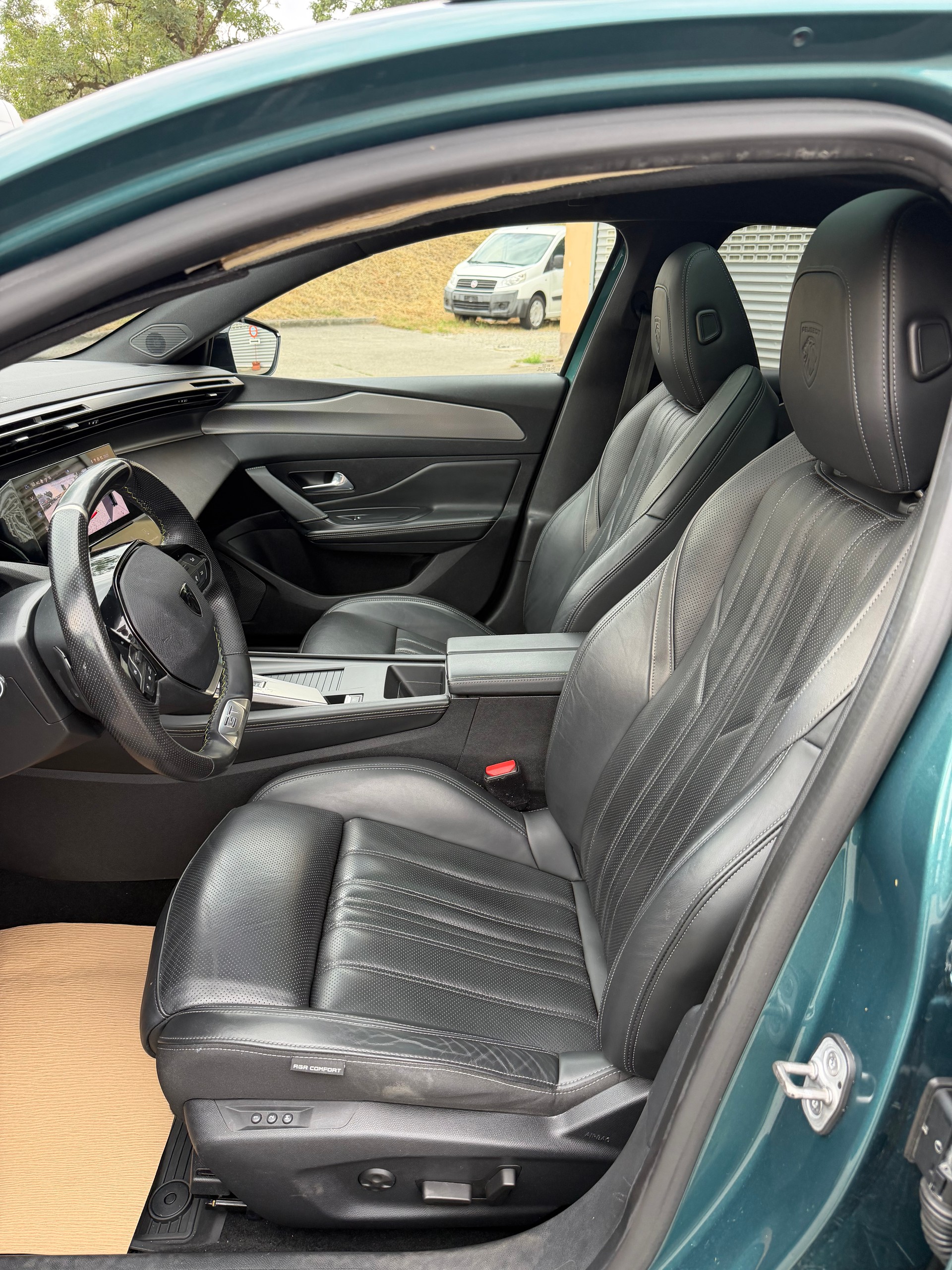PEUGEOT 308 SW 1.2 Pure Tech GT Pack EAT8-image-8