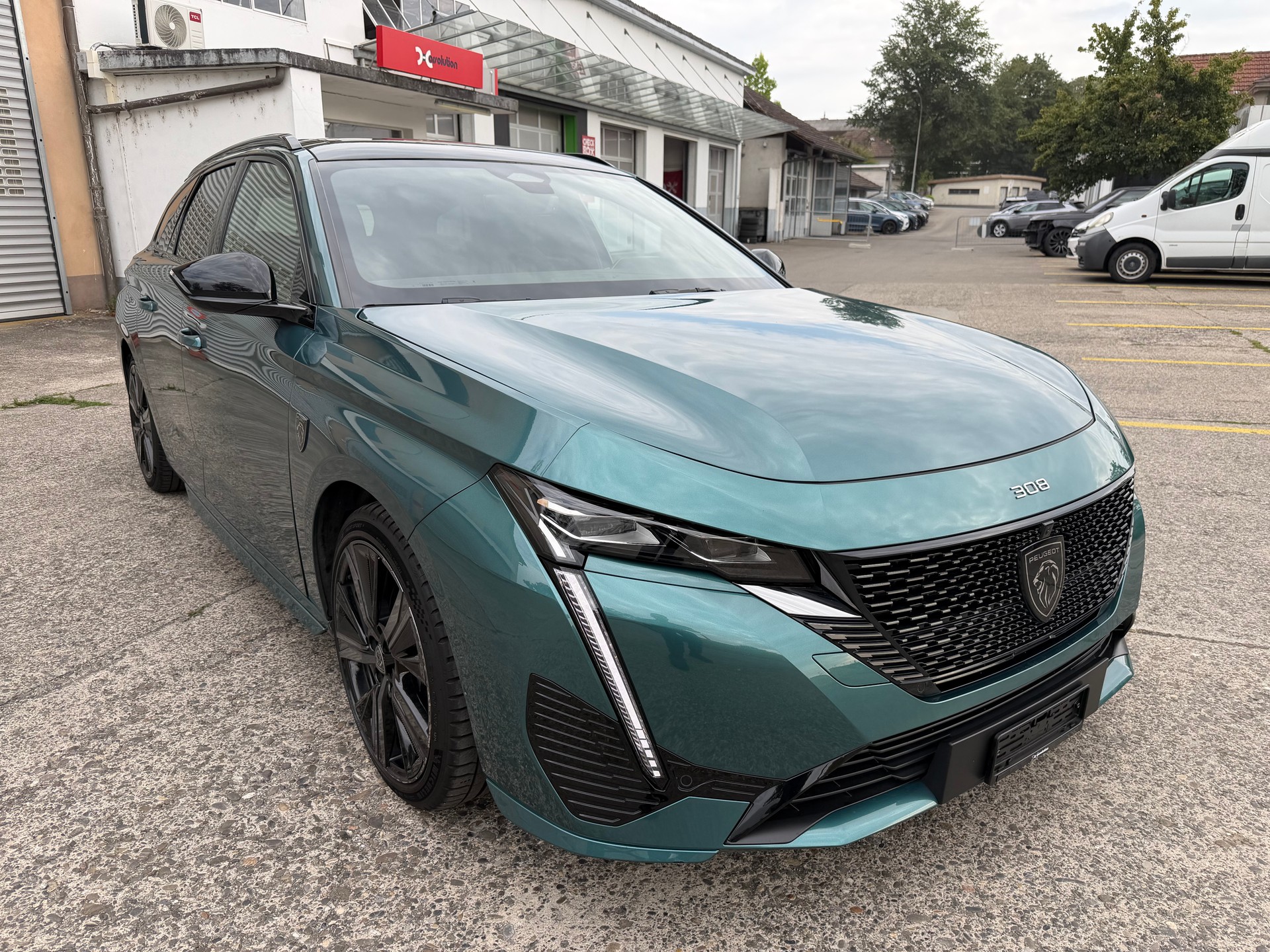 PEUGEOT 308 SW 1.2 Pure Tech GT Pack EAT8-image-6