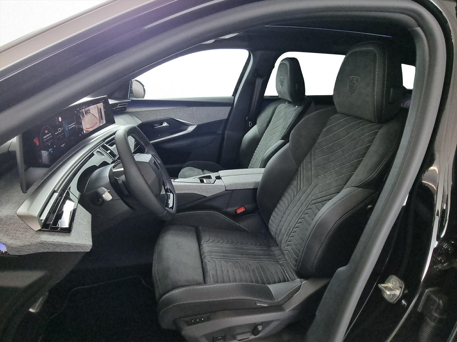 PEUGEOT 5008 GT Exclusive 73kWh 7-Plätzer-image-5