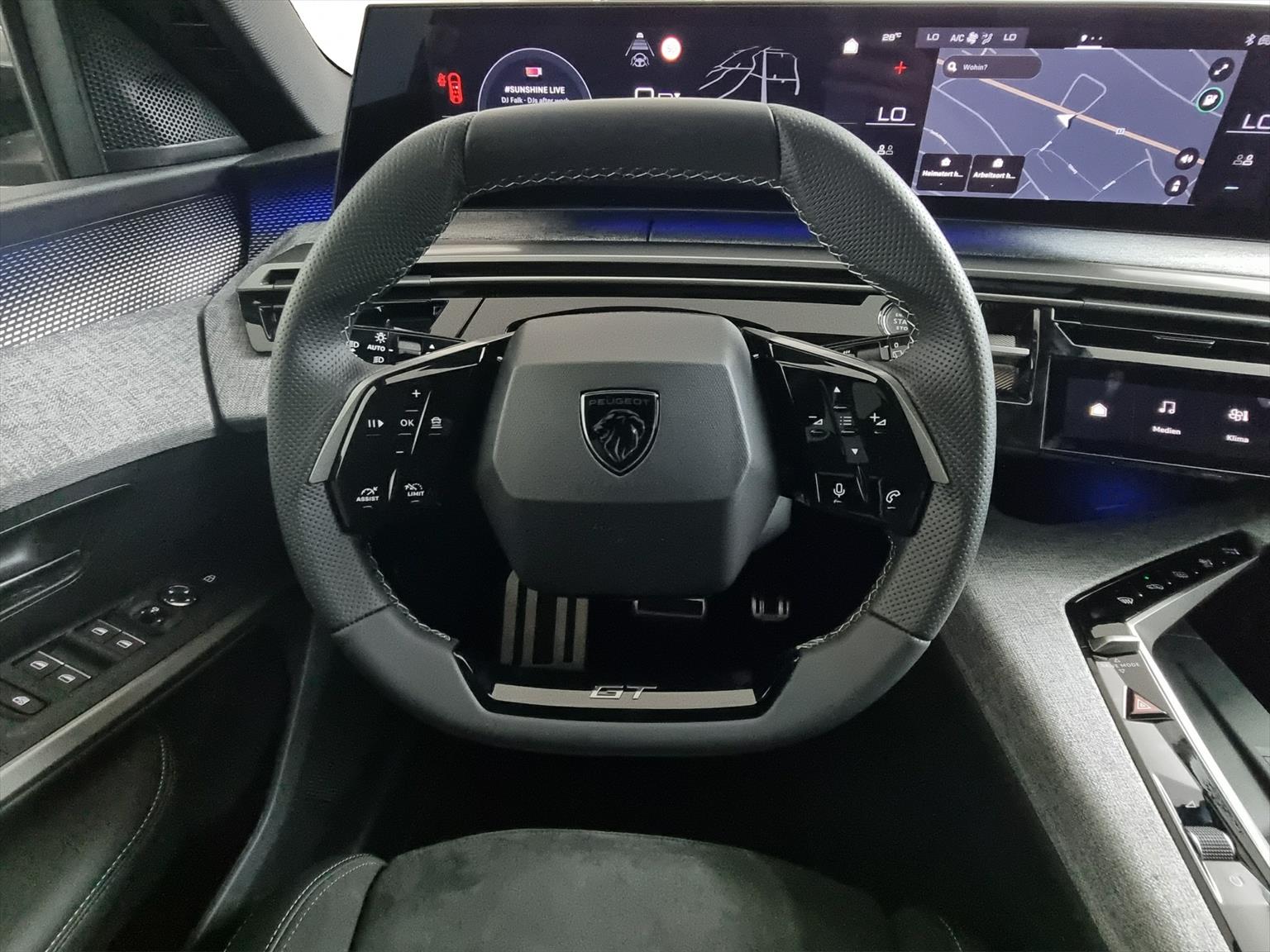 PEUGEOT 5008 GT Exclusive 73kWh 7-Plätzer-image-8