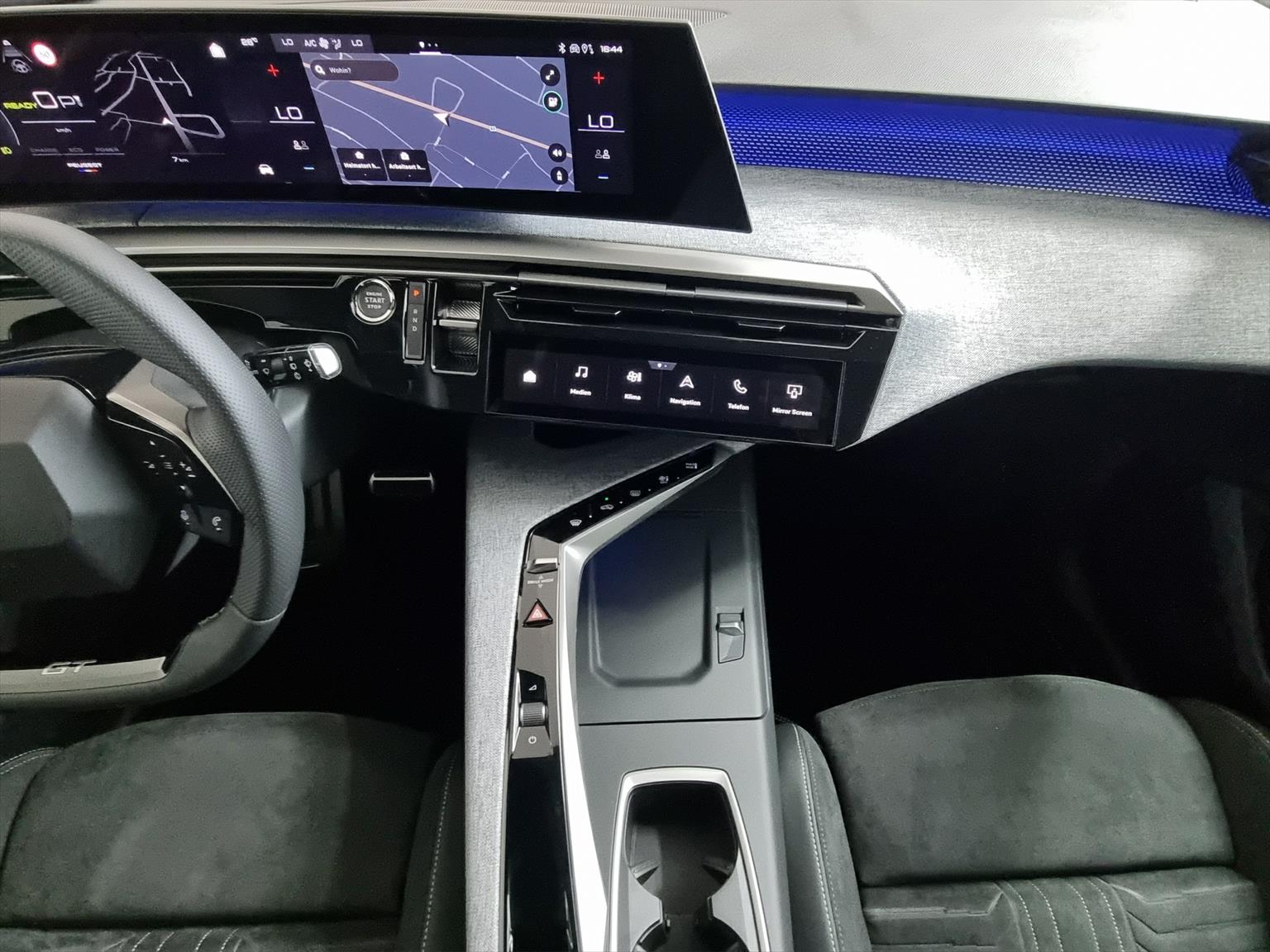 PEUGEOT 5008 GT Exclusive 73kWh 7-Plätzer-image-9