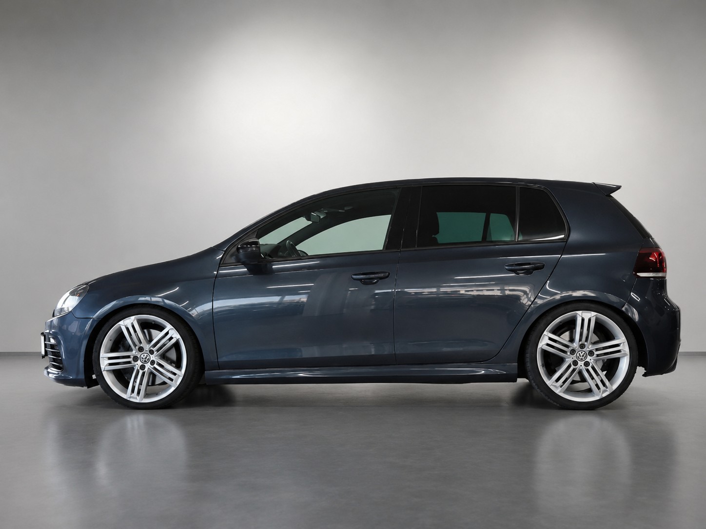 VW 2.0 TSI R DSG 4motion-image-3