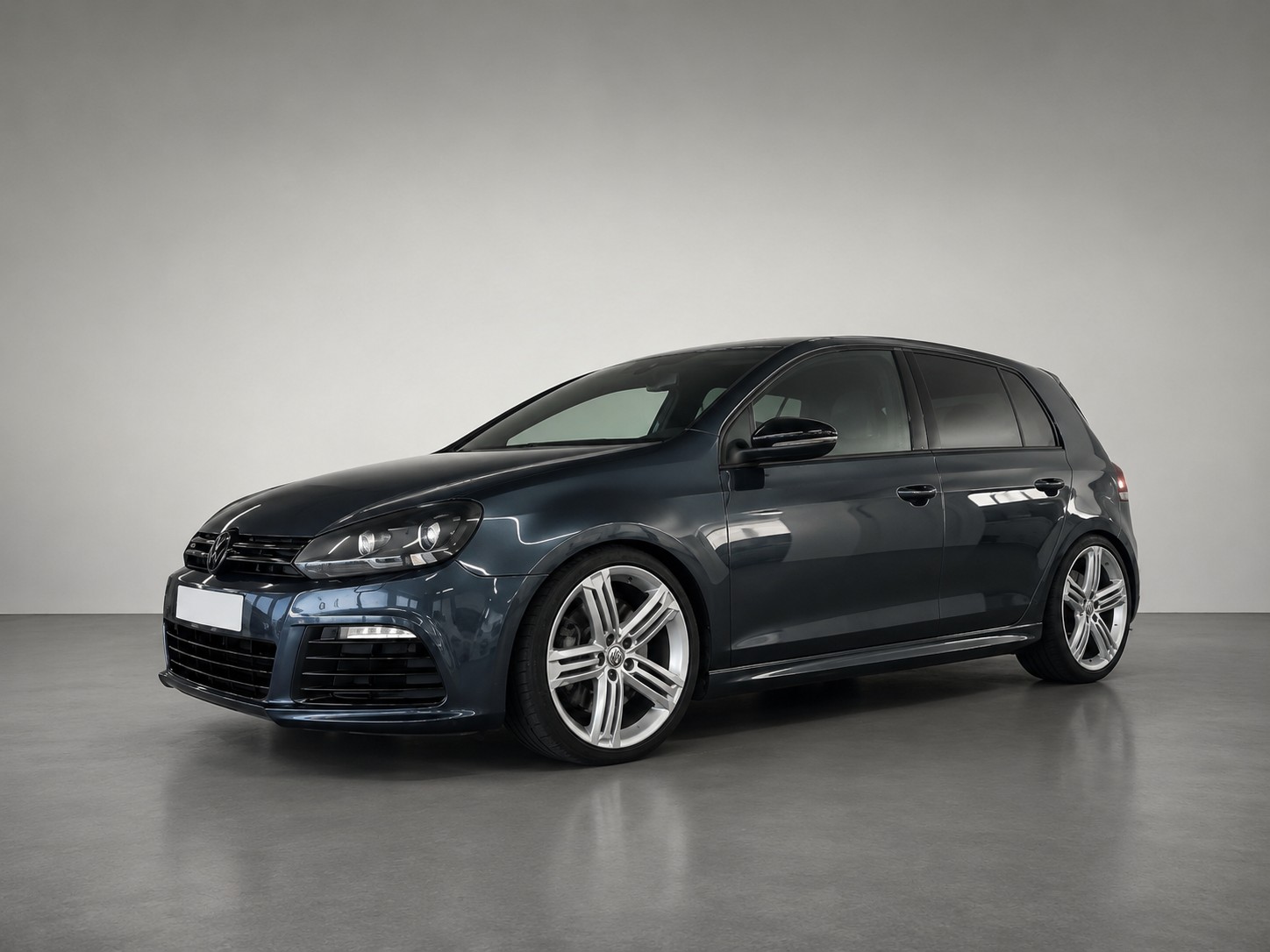 VW 2.0 TSI R DSG 4motion-image-2
