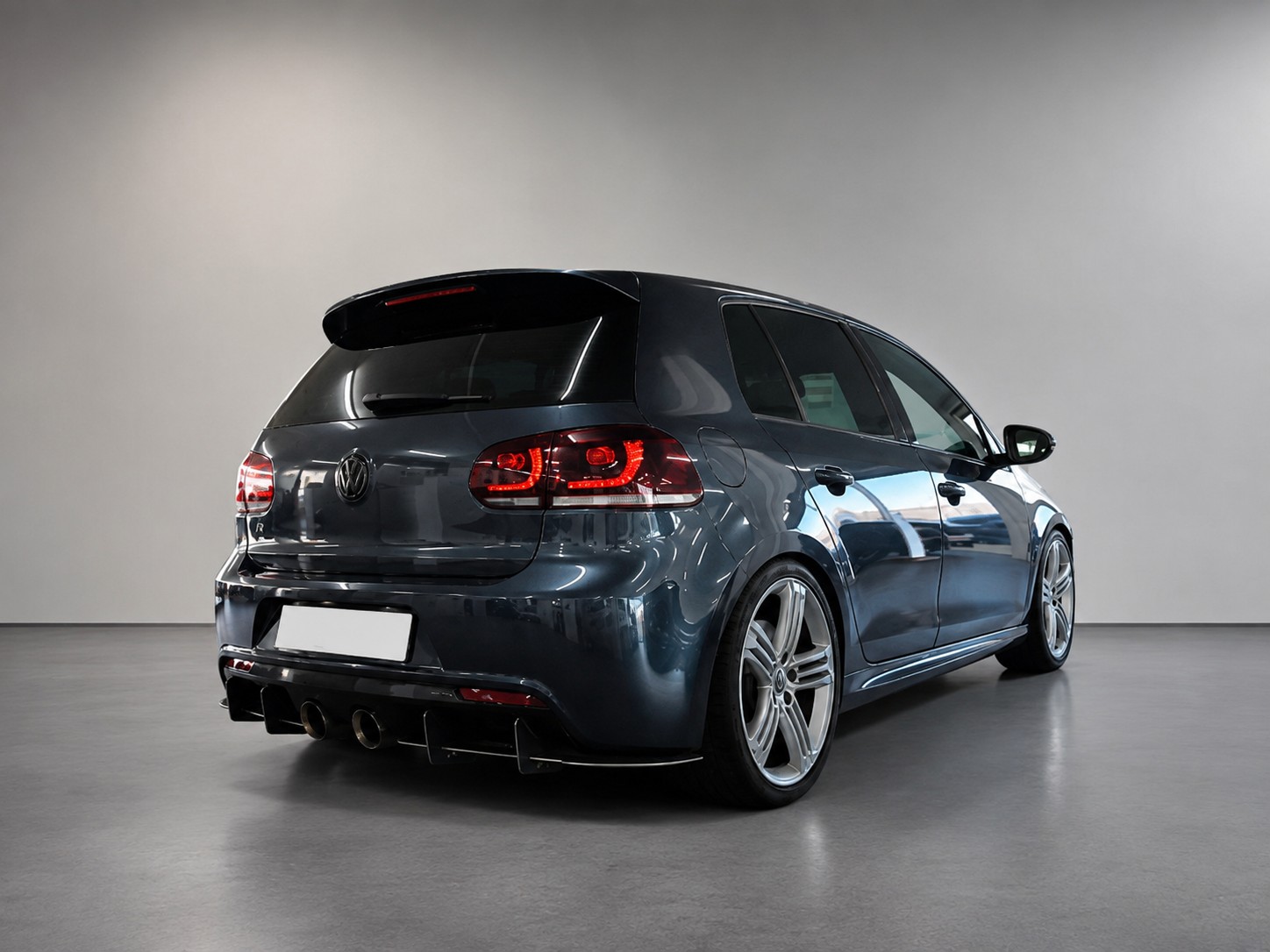 VW 2.0 TSI R DSG 4motion-image-4