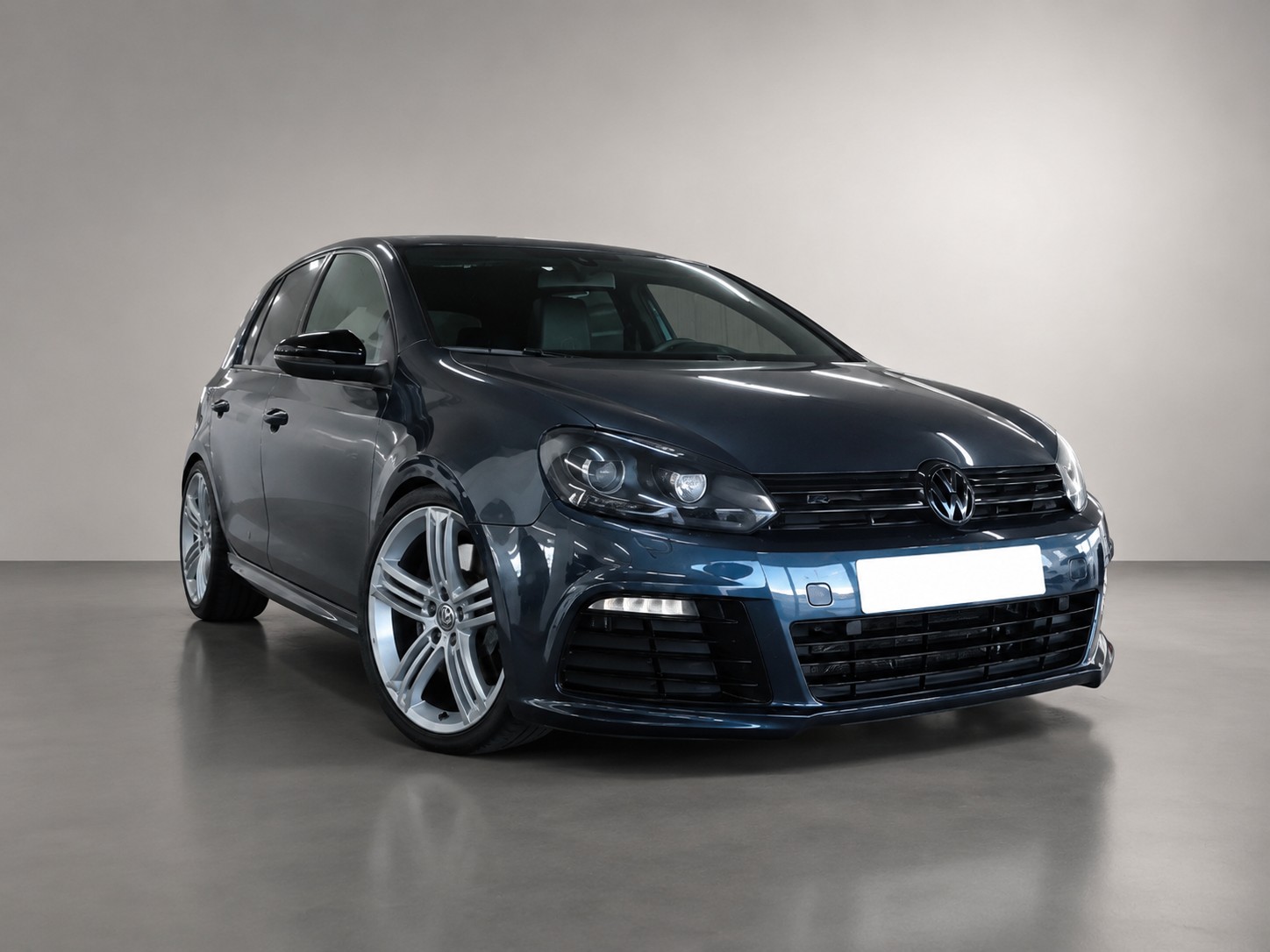 VW 2.0 TSI R DSG 4motion-image-0