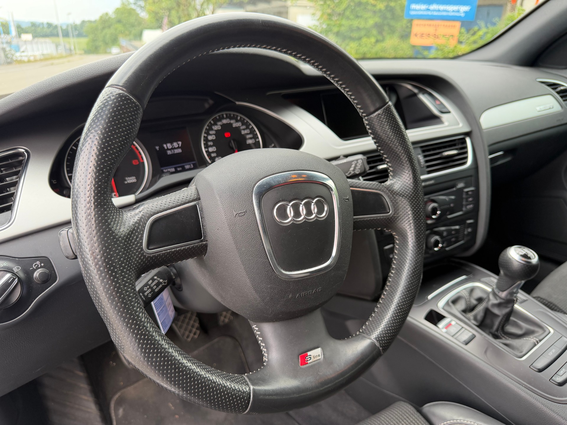 AUDI A4 Avant 3.0 TDI quattro-image-9