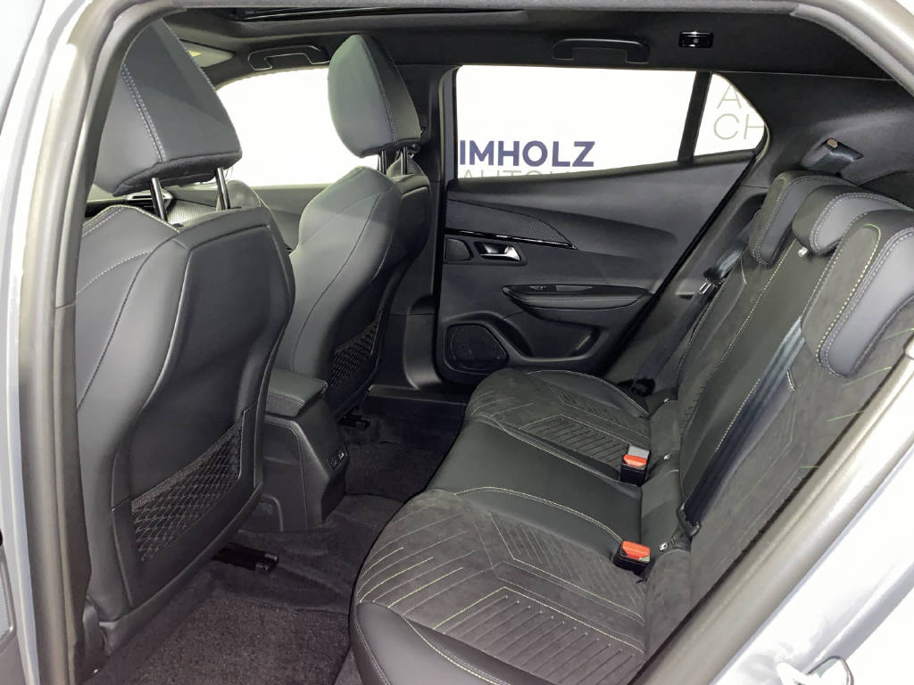 PEUGEOT 2008 e-GT-image-16