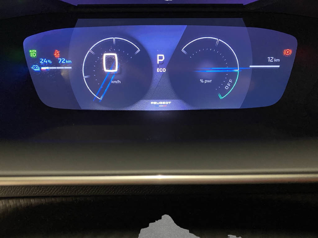 PEUGEOT 2008 e-GT-image-8