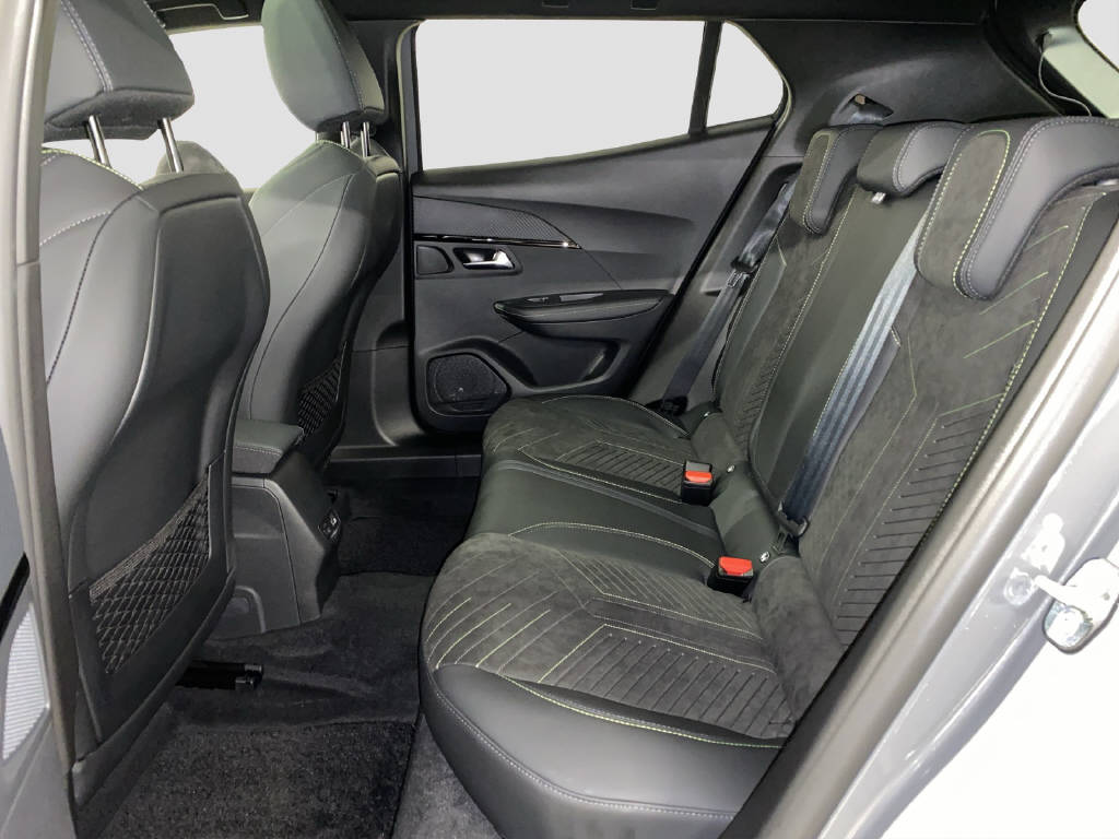 PEUGEOT 2008 e-GT-image-12
