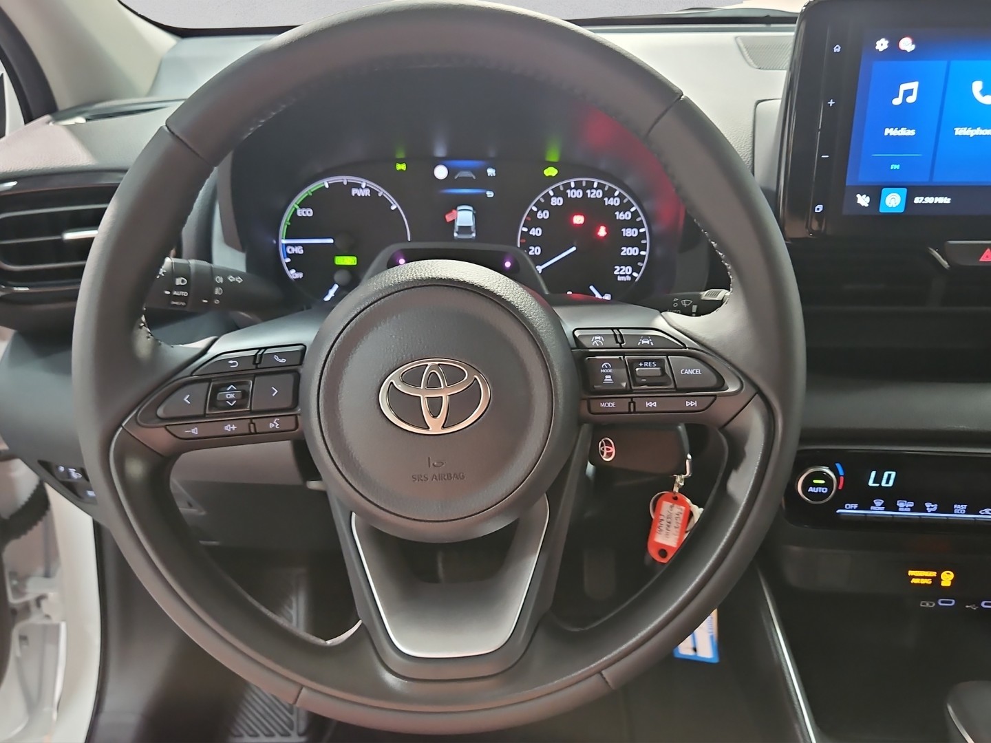 TOYOTA Yaris 1.5 Comfort e-CVT-image-9