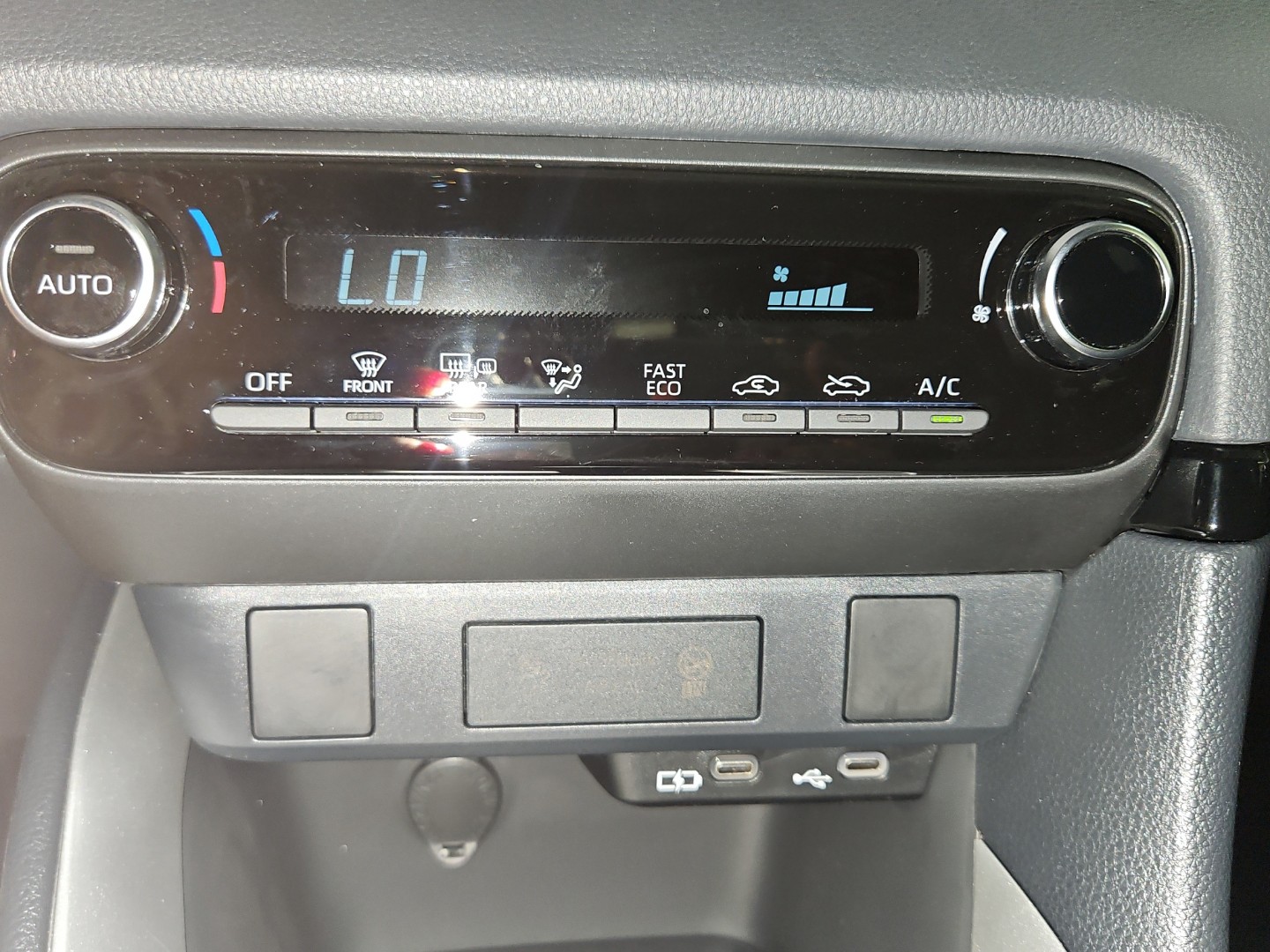 TOYOTA Yaris 1.5 Comfort e-CVT-image-18