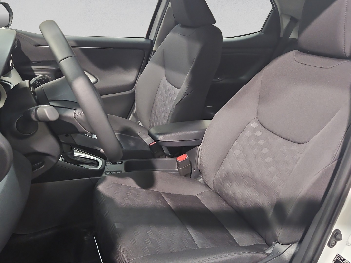 TOYOTA Yaris 1.5 Comfort e-CVT-image-8