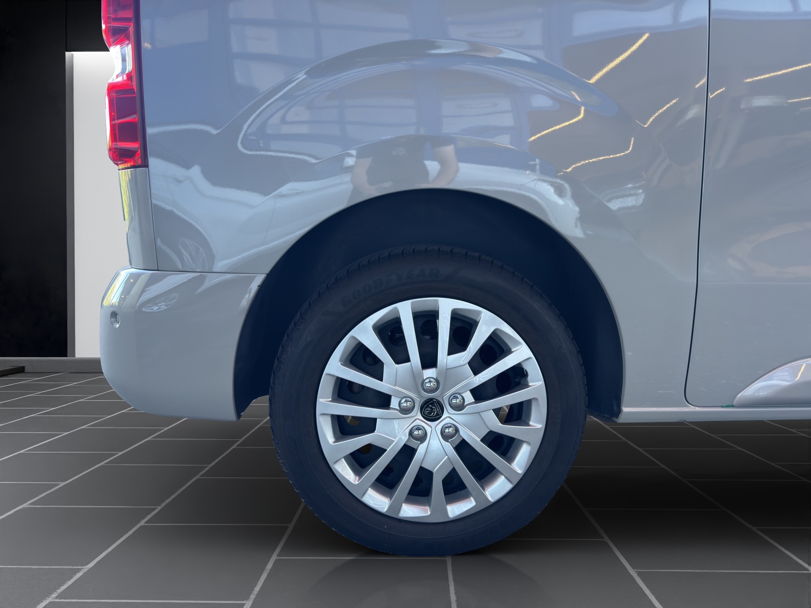 PEUGEOT Traveller Allure Standard-image-9