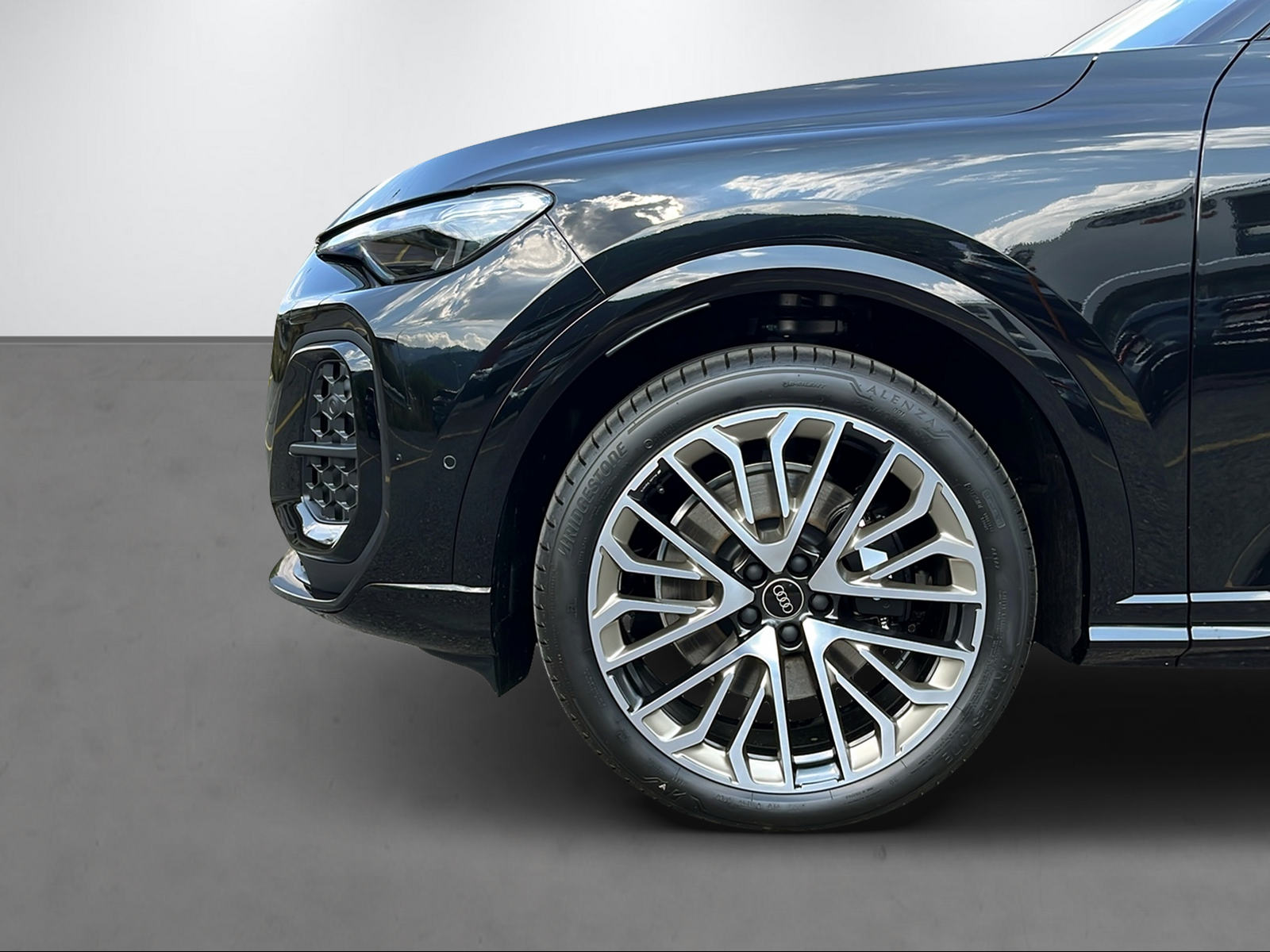 AUDI SQ5 SUV TFSI quat. 270 kW S t. 3000ccm 367PS/270kW 6 Zylinder V6 TFSI Benzin / mHEV-image-4