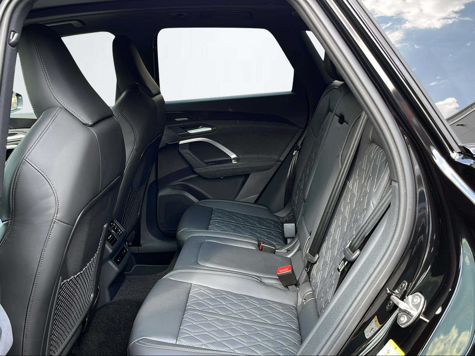 AUDI SQ5 SUV TFSI quat. 270 kW S t. 3000ccm 367PS/270kW 6 Zylinder V6 TFSI Benzin / mHEV-image-8