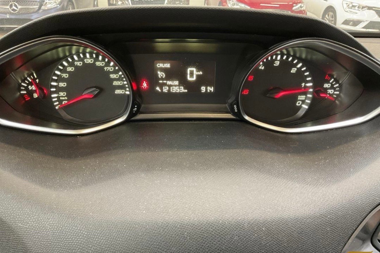PEUGEOT 308 SW 1.6 BlueHDI Active-image-11