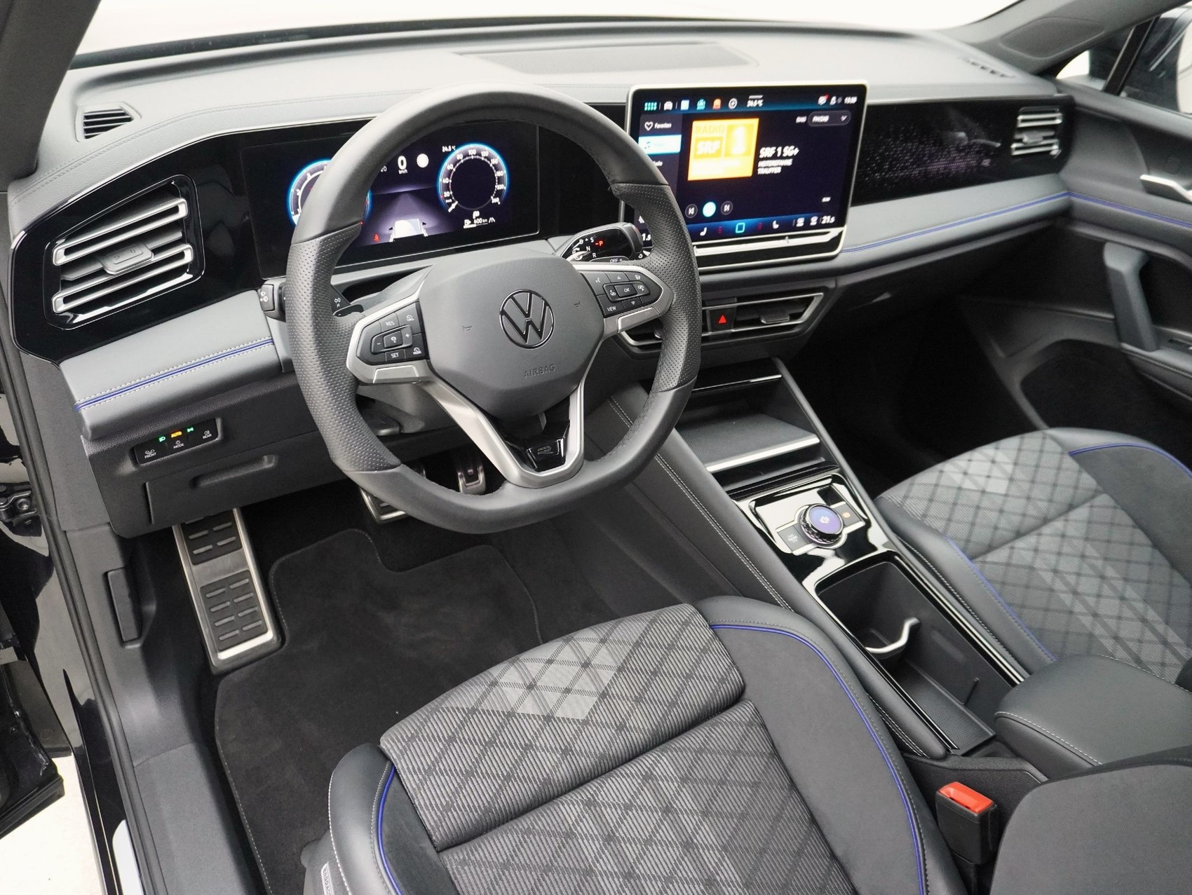 VW Tiguan 2.0 TSI DSG R-Line Black Style 4Motion-image-7