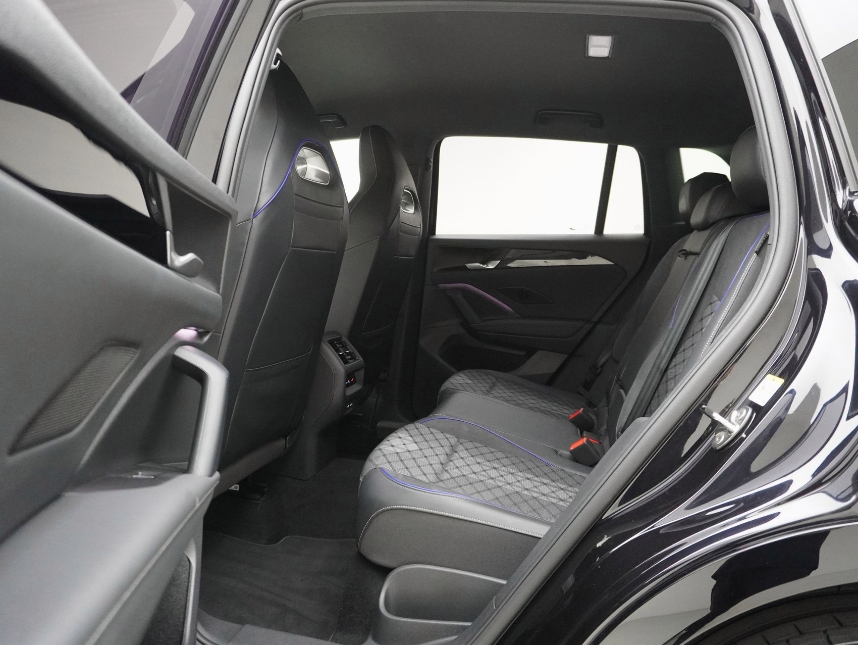 VW Tiguan 2.0 TSI DSG R-Line Black Style 4Motion-image-10