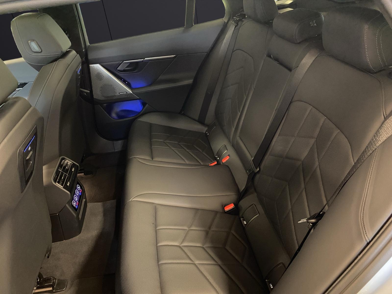 BMW 520d xDrive Touring-image-12