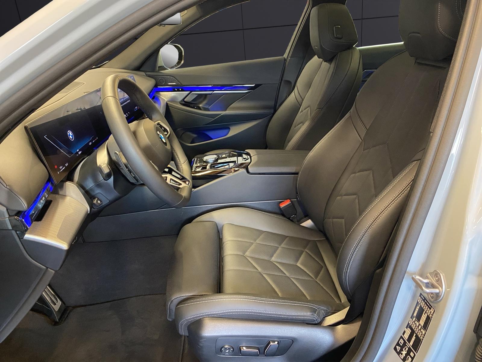 BMW 520d xDrive Touring-image-11